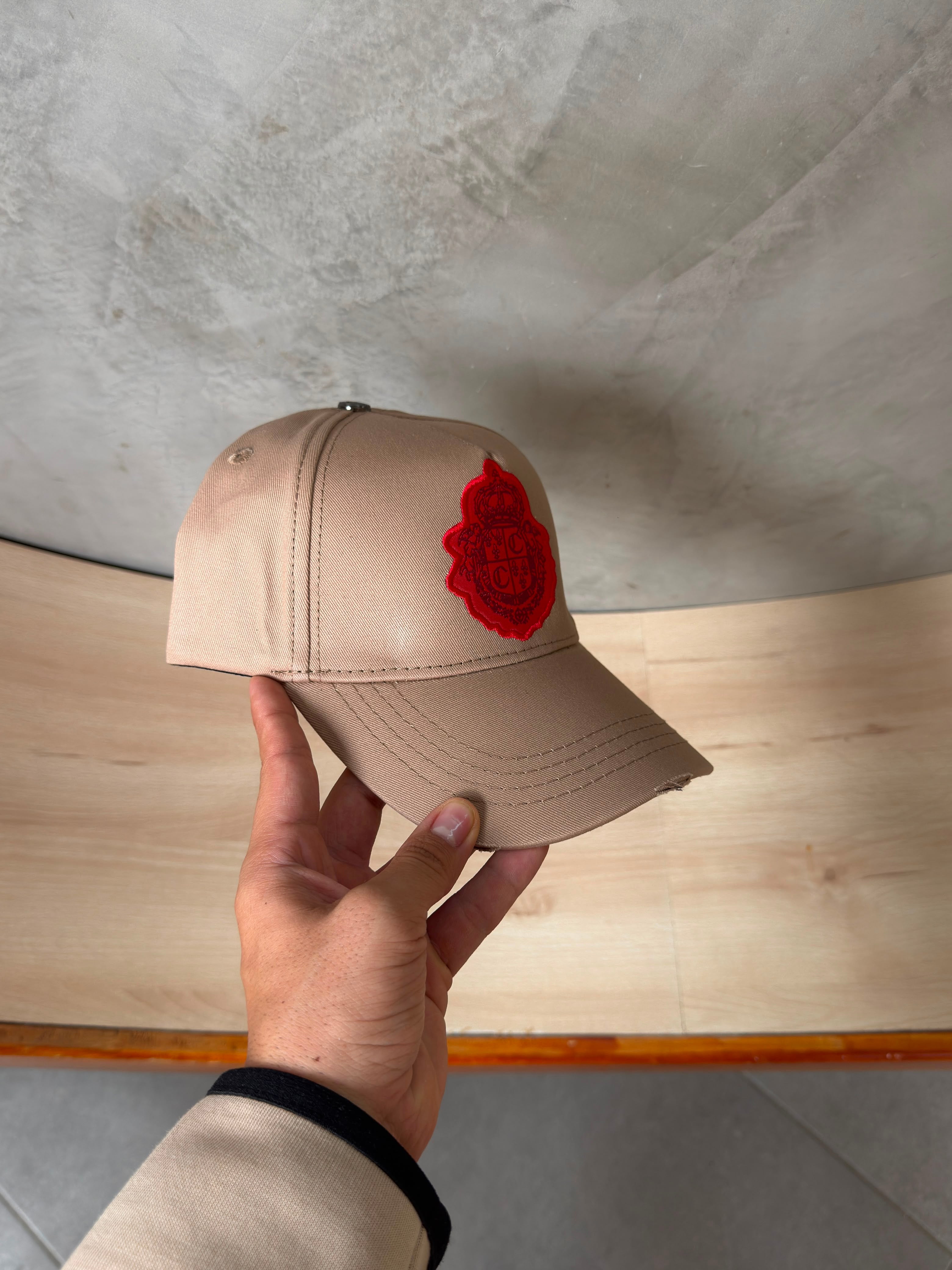 CLEMONT BEIGE LOGO ROJO - EDICIÓN PERSA