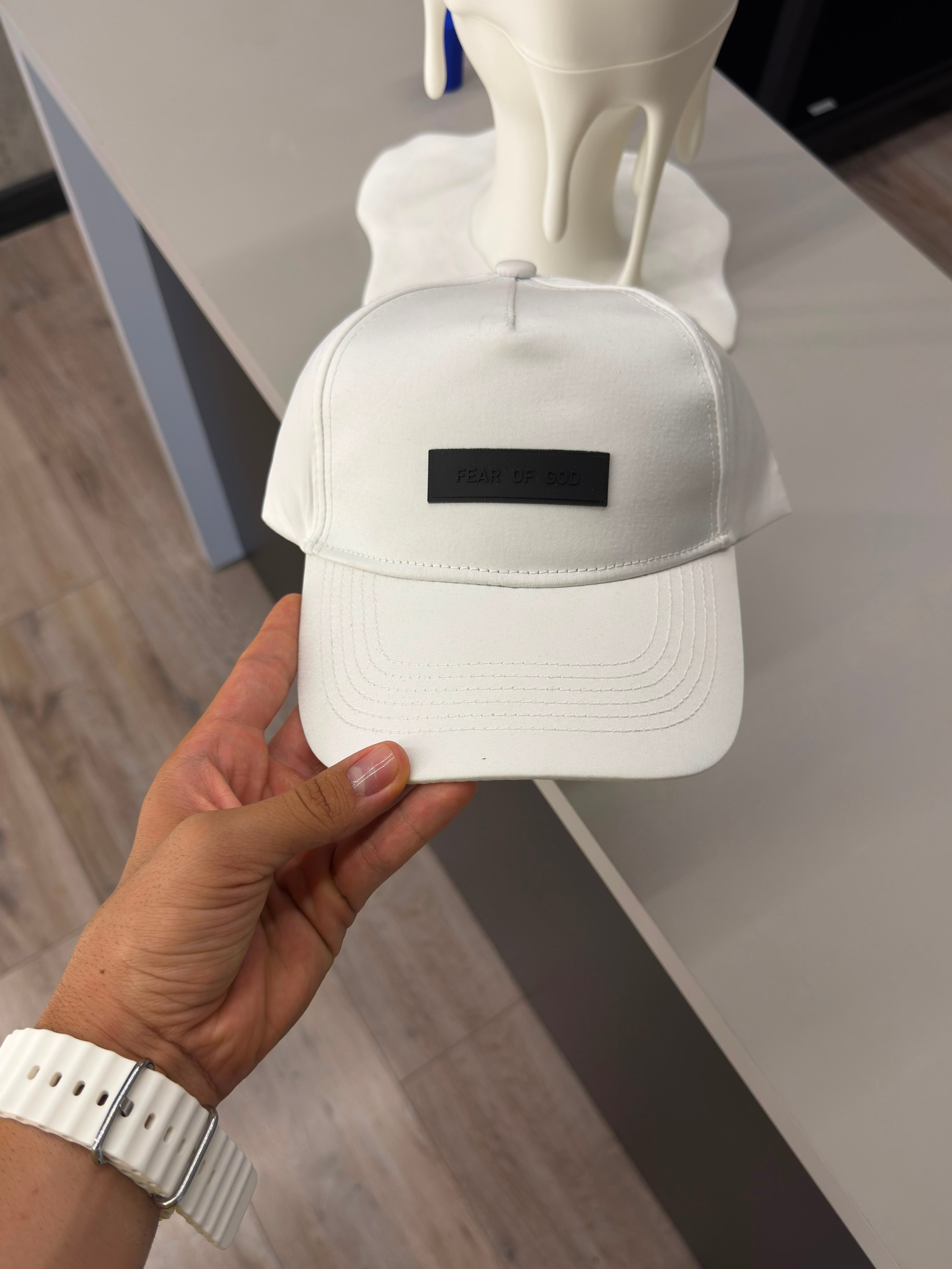 EDICIÓN ESPECIAL ESSENTIALS WHITE