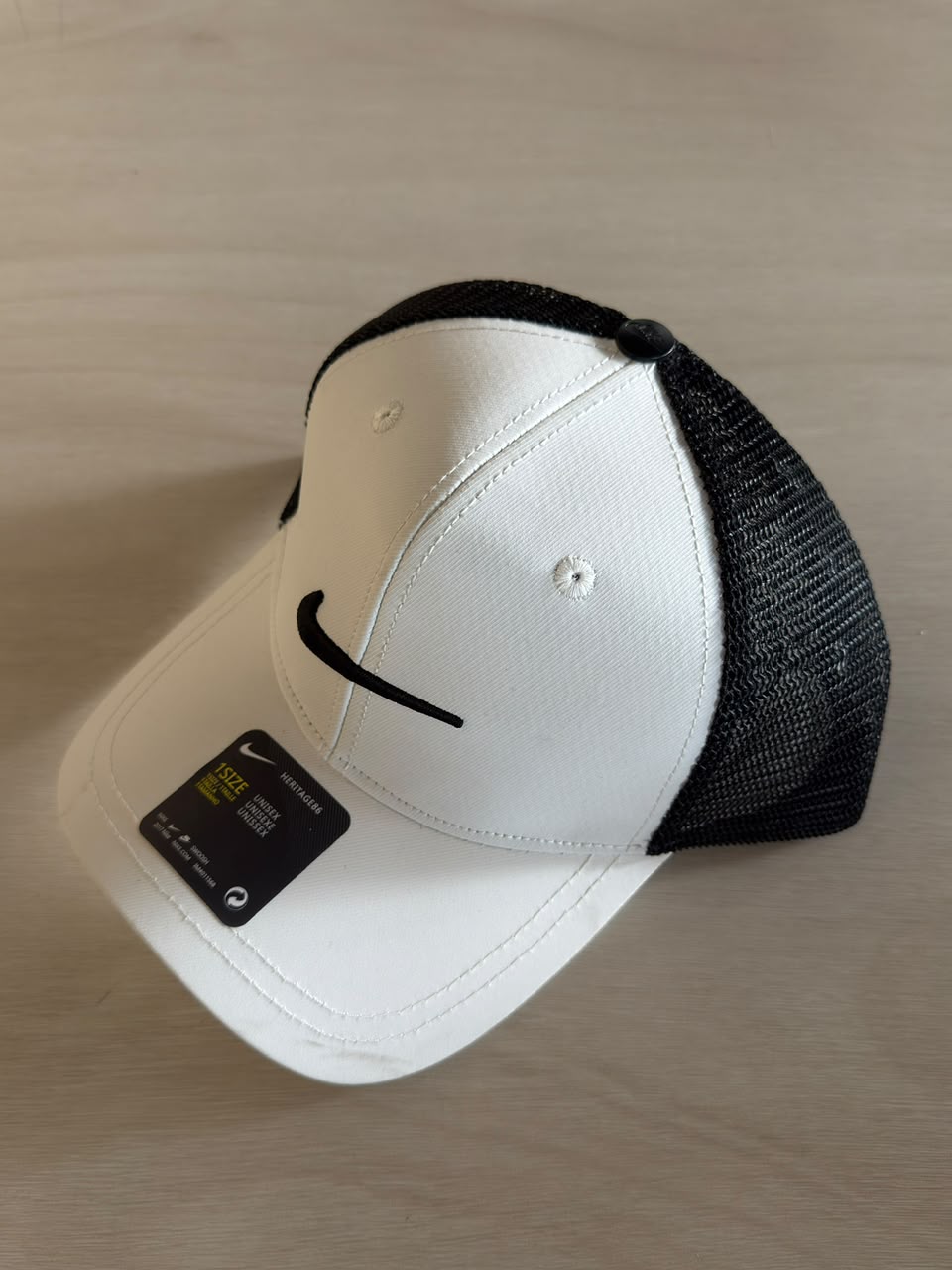 NIKE AEROBILL WHITE BLACK