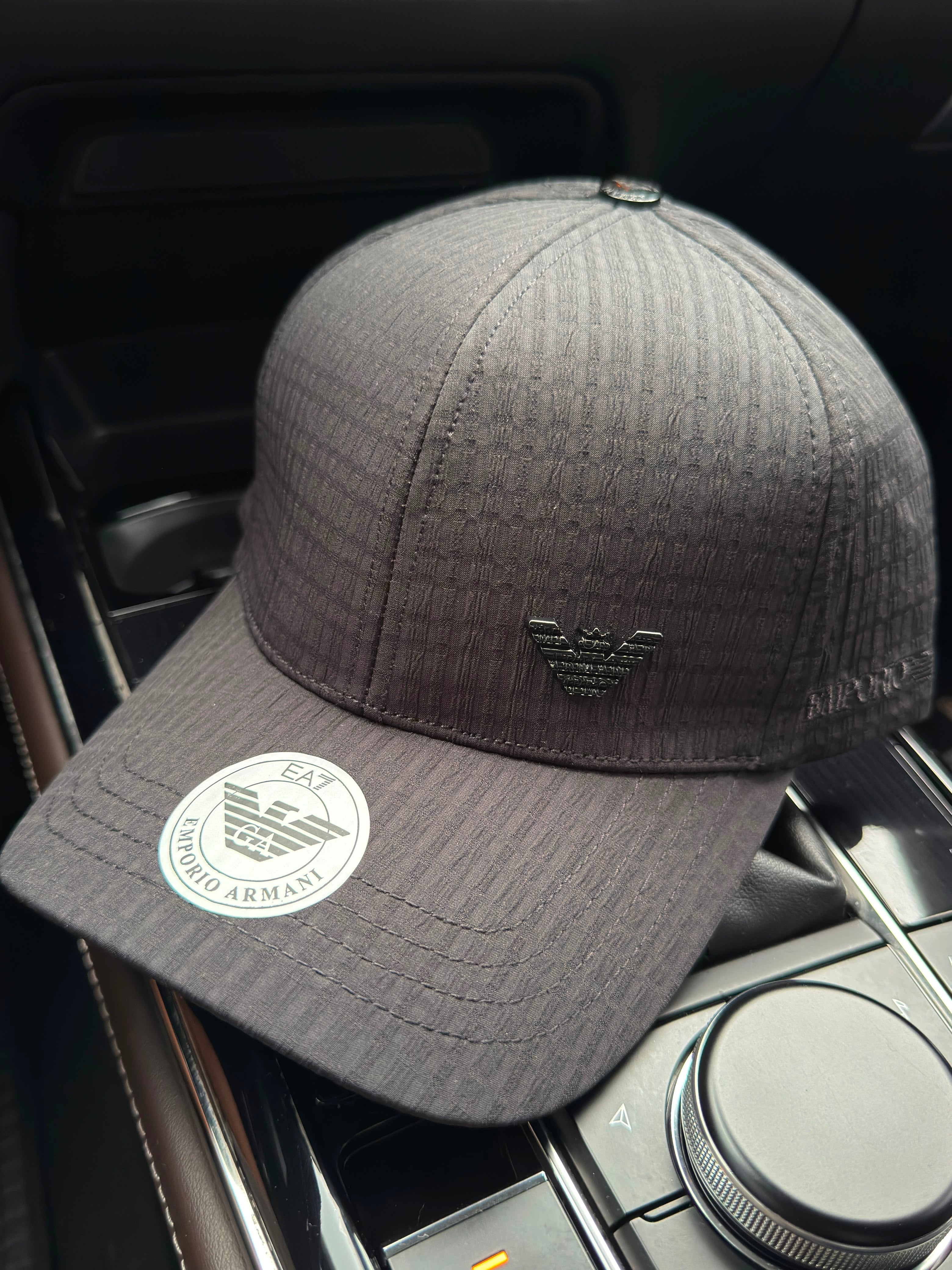 ARMANI CLÁSICA LOGO METALICO NEGRO