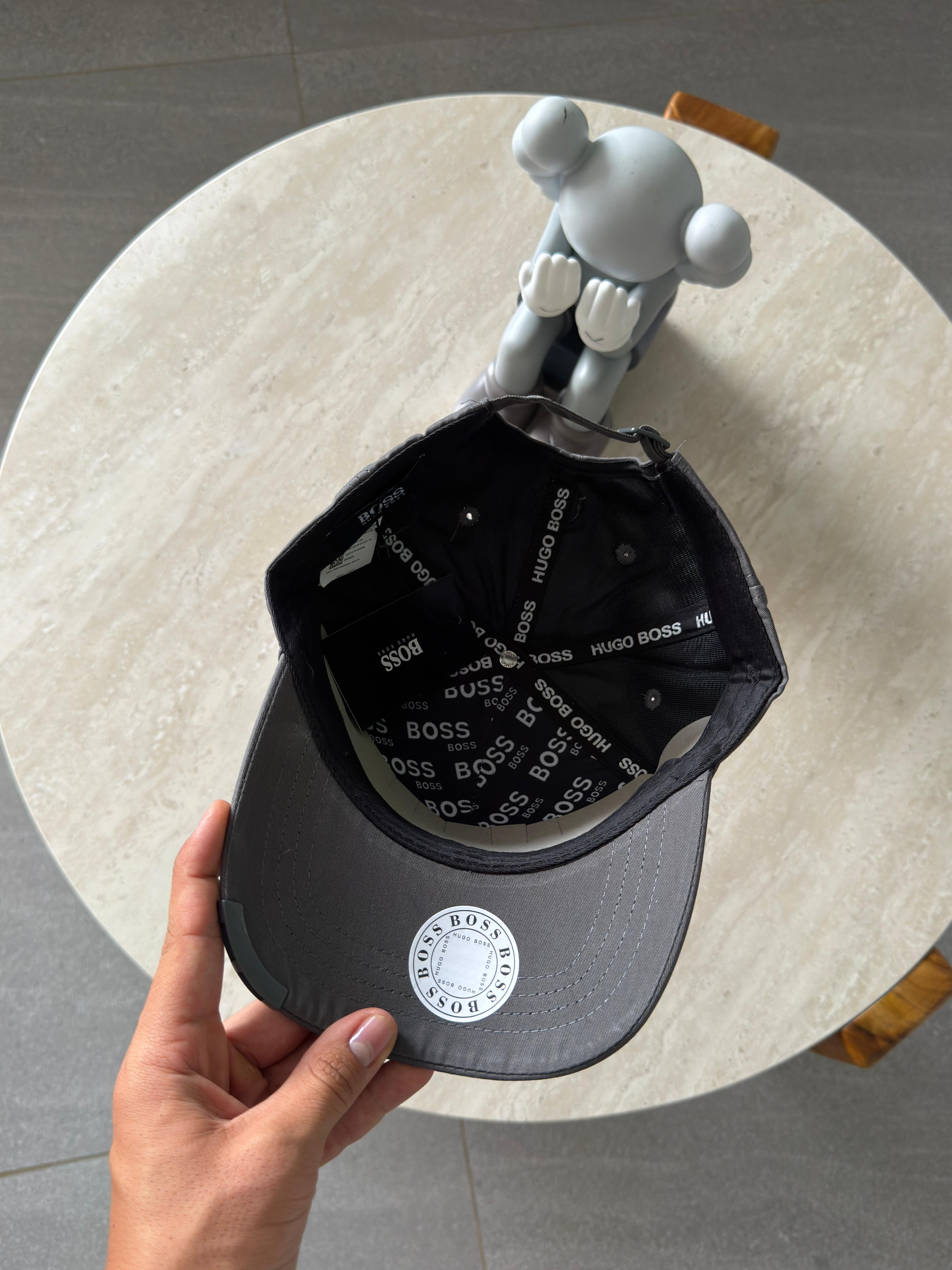 HUGO BOSS CLÁSICA GRIS