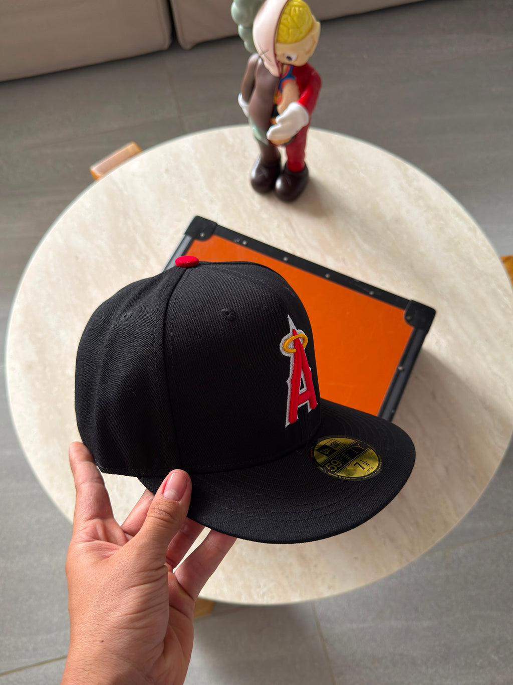 NEW ERA 59FIFTY NEGRA CON ROJO