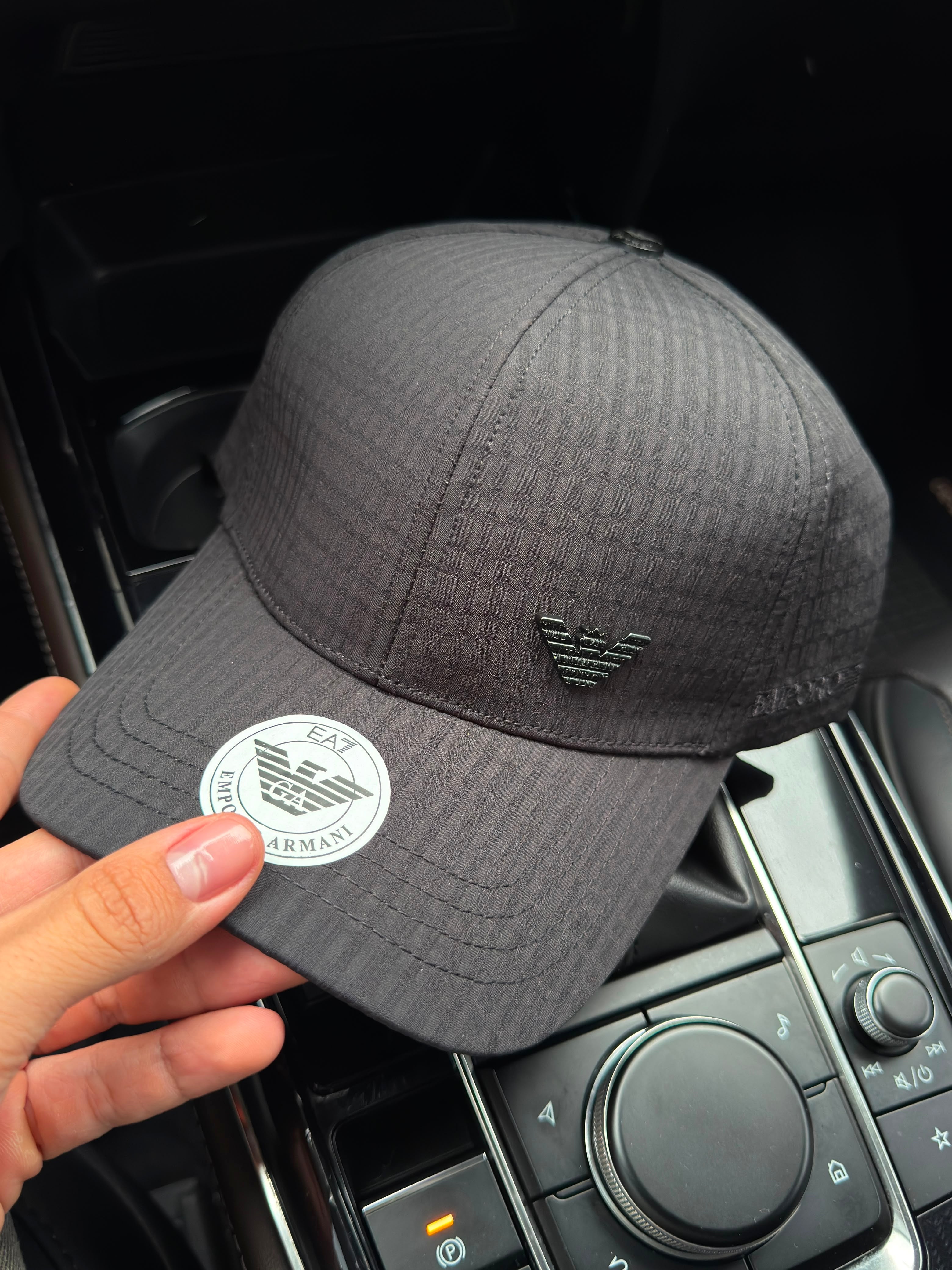 ARMANI CLÁSICA LOGO METALICO NEGRO