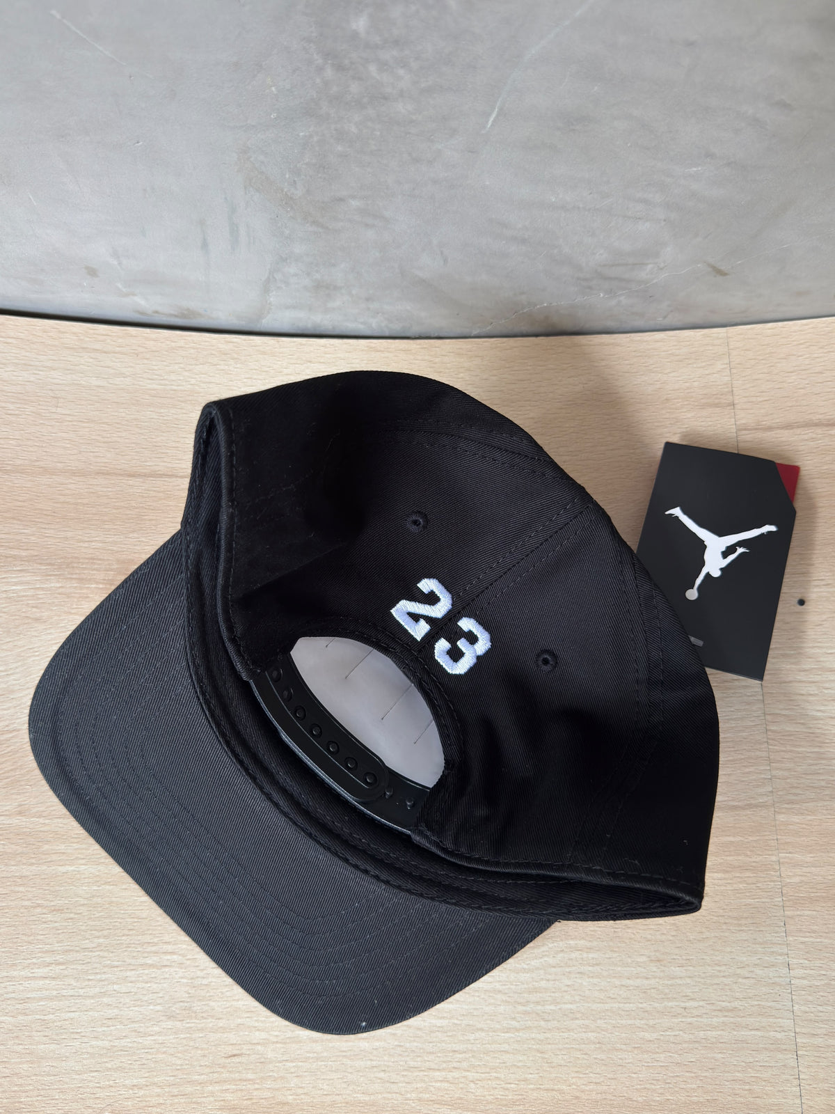 JORDAN NEGRA LOGO BLANCO