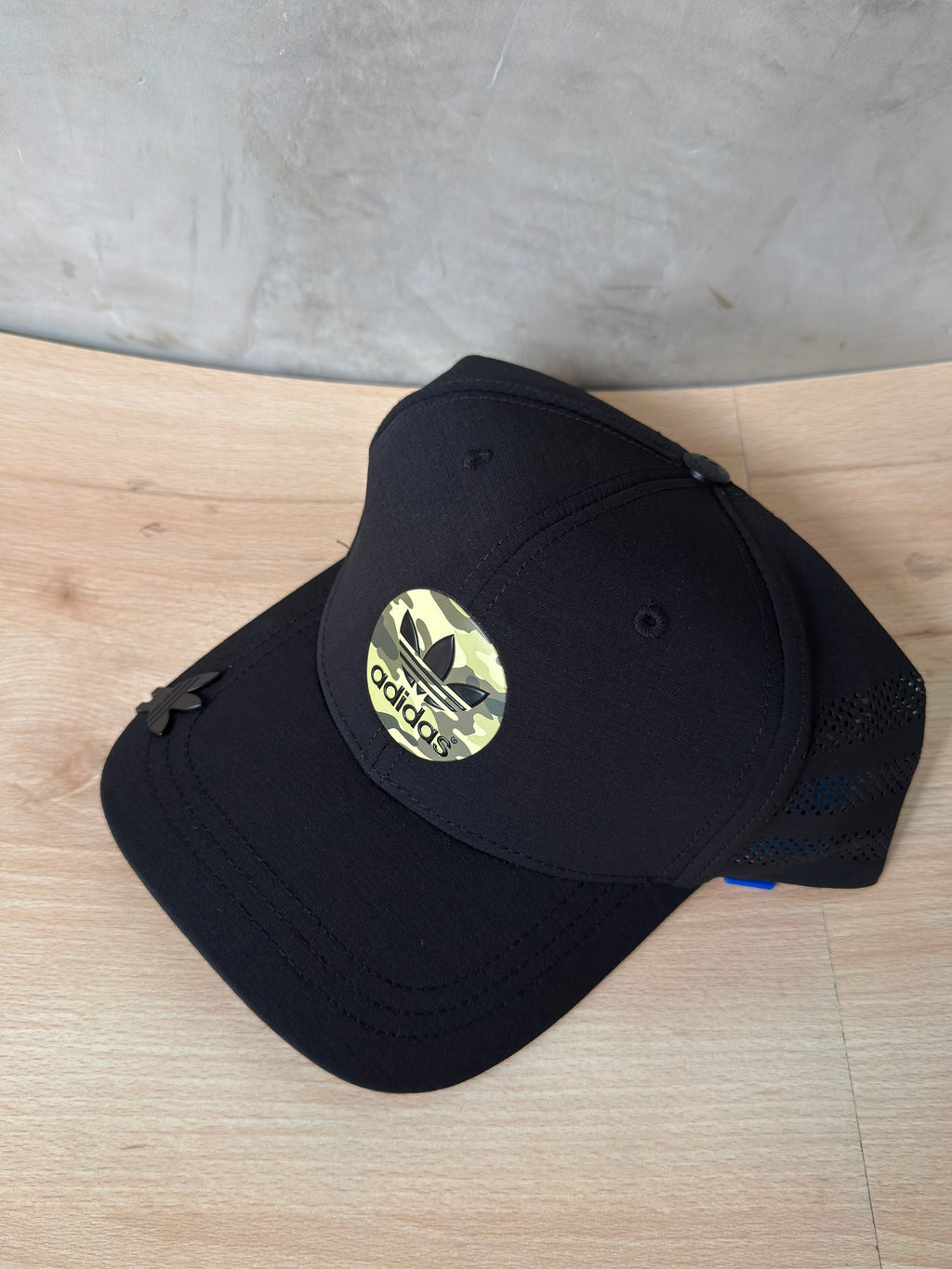 ADIDAS PERFORMANCE NEGRA LOGO ORIGINALS