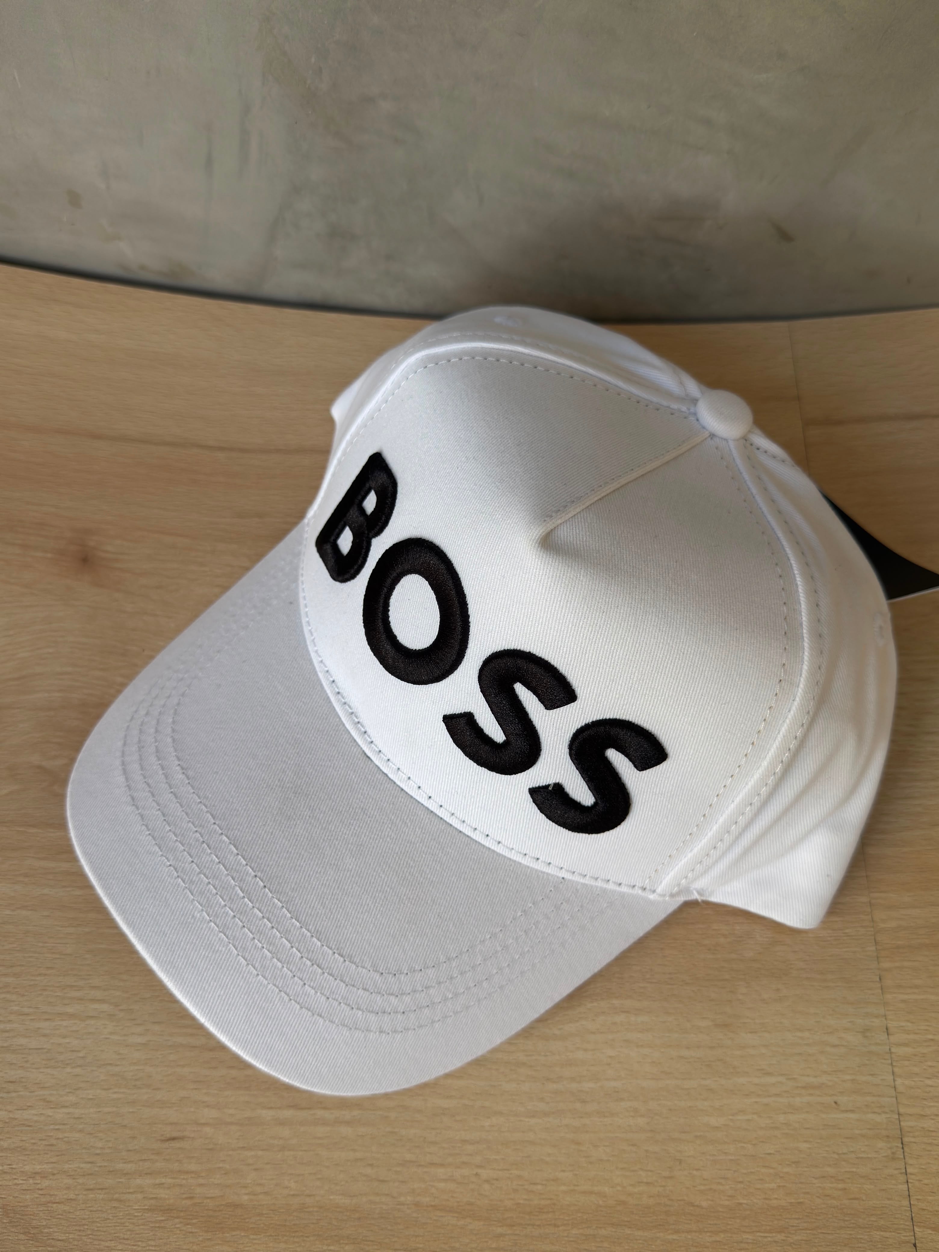 HUGO BOSS BLANCA LETRA NEGRA