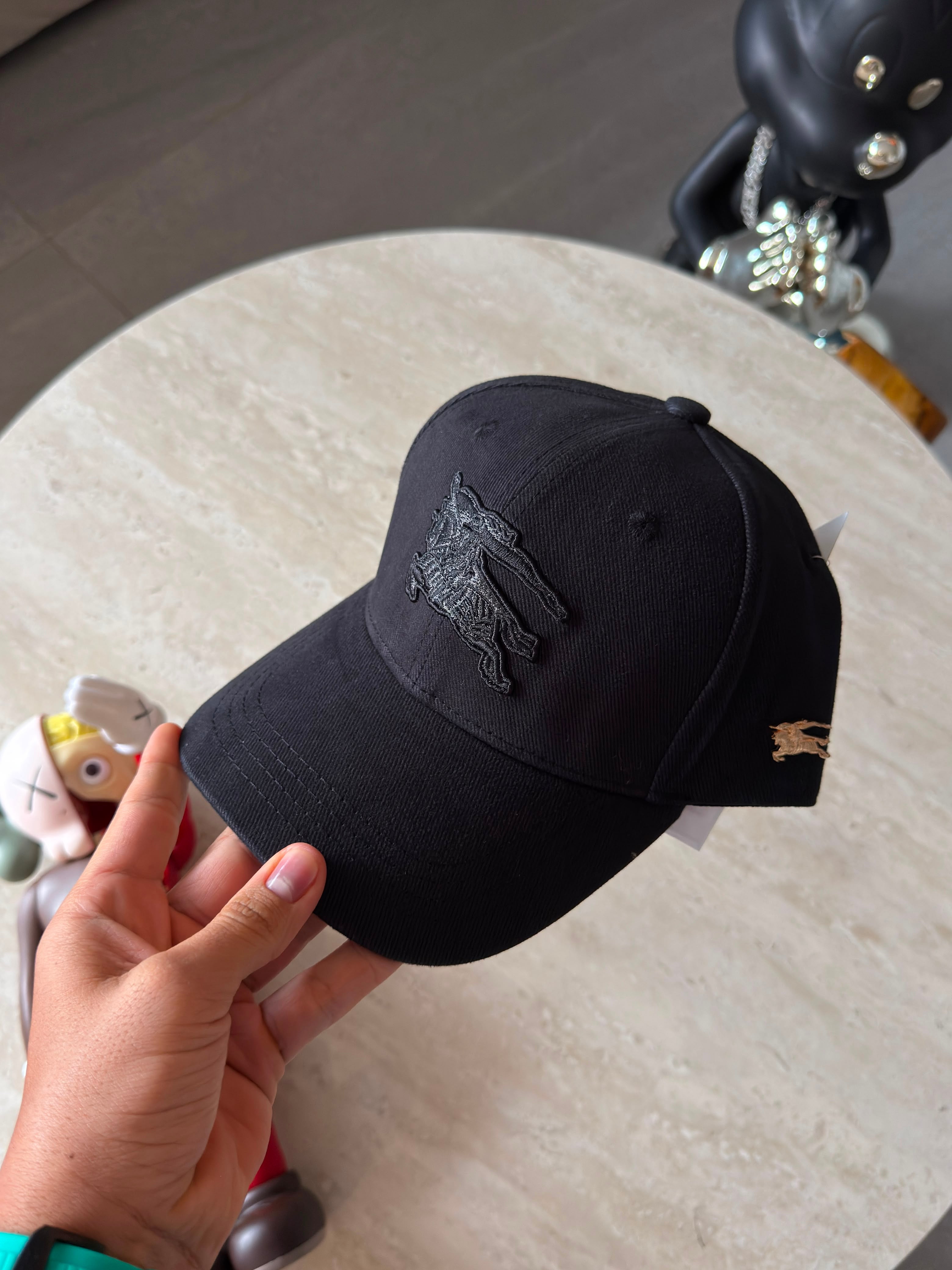 BURBERRY BLACK KNIGHT