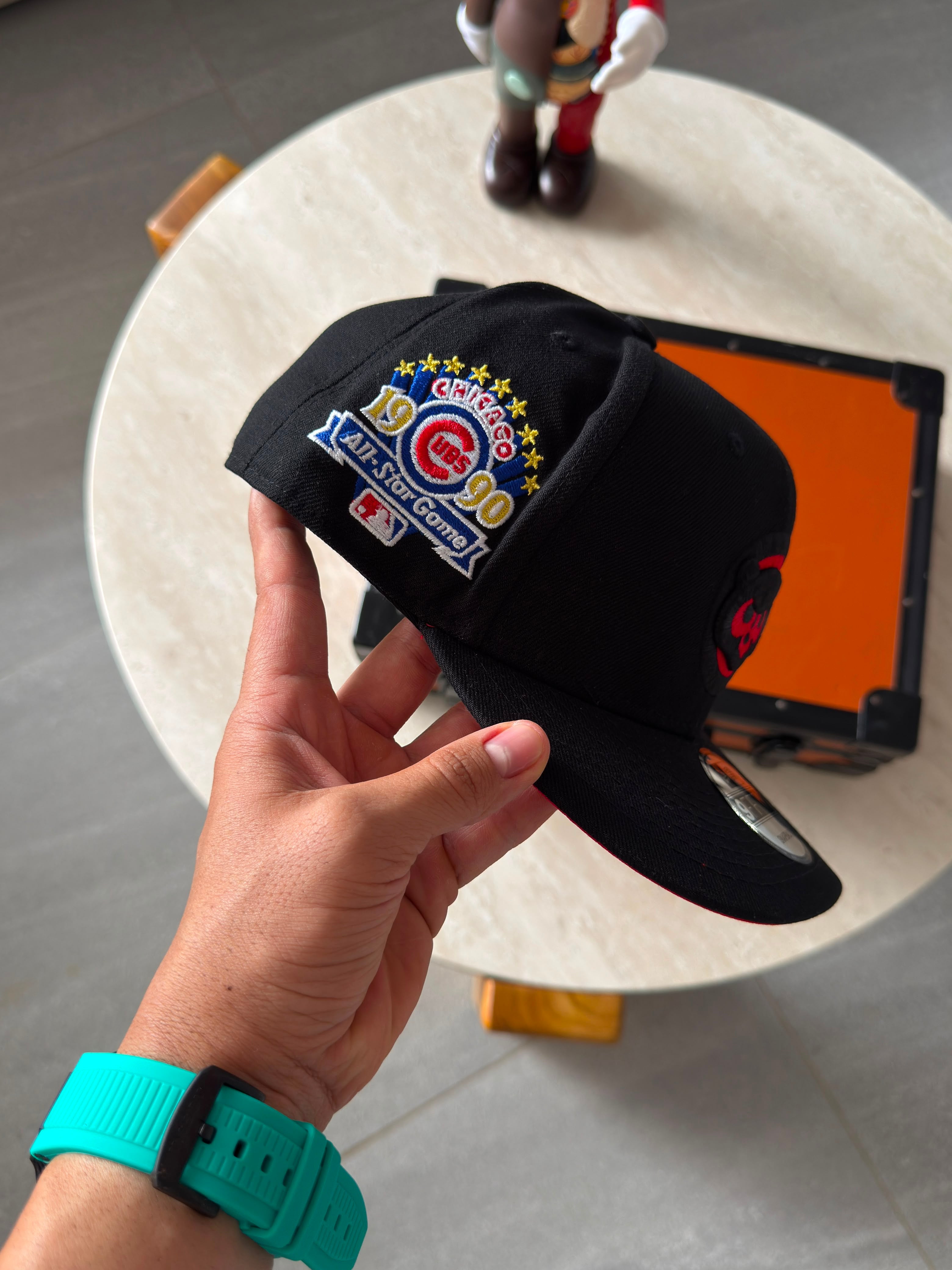 NEW ERA-NEGRA PANDA BROCHE