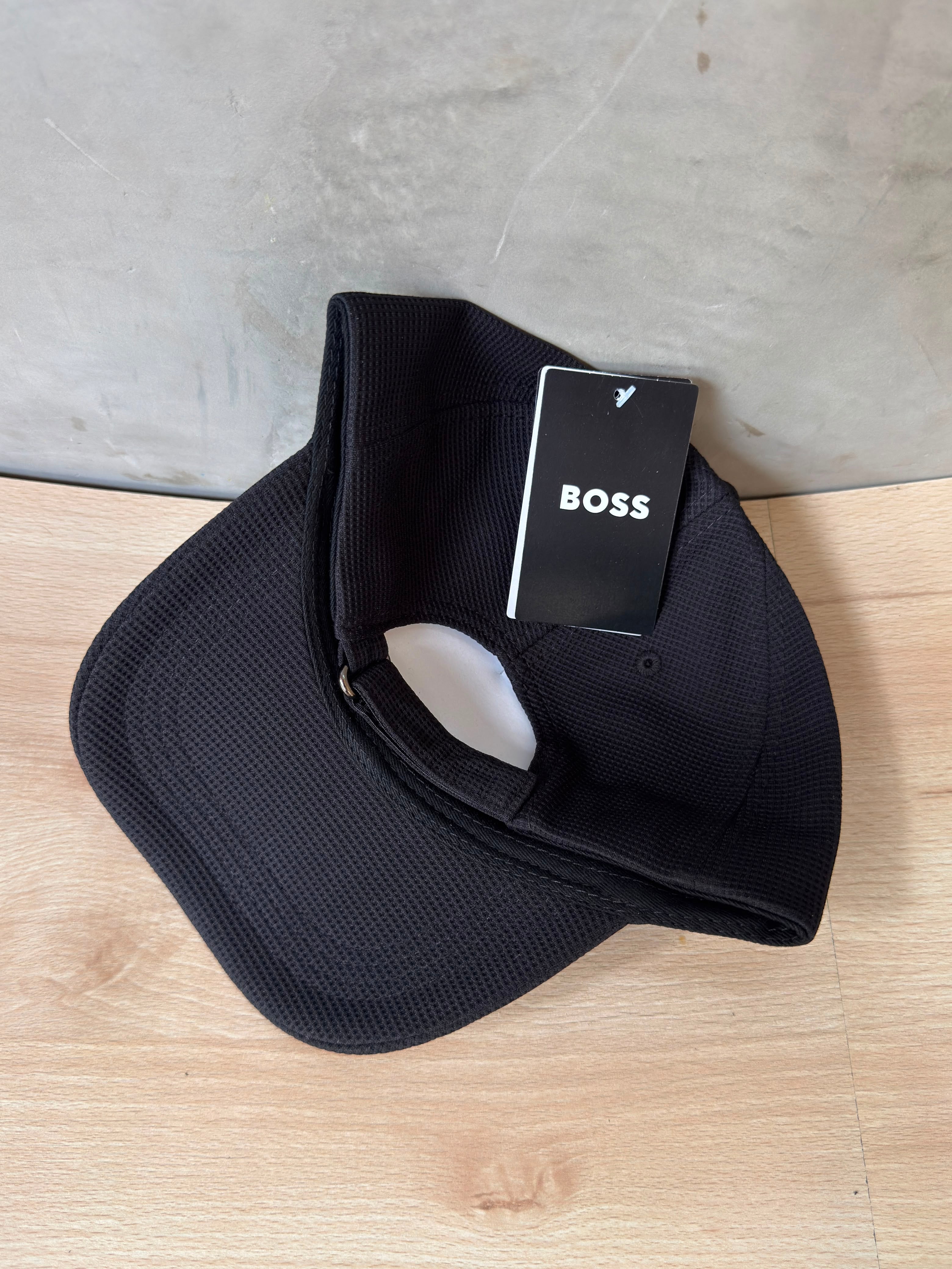 BOSS CLÁSICA NEGRA AERODINÁMICA