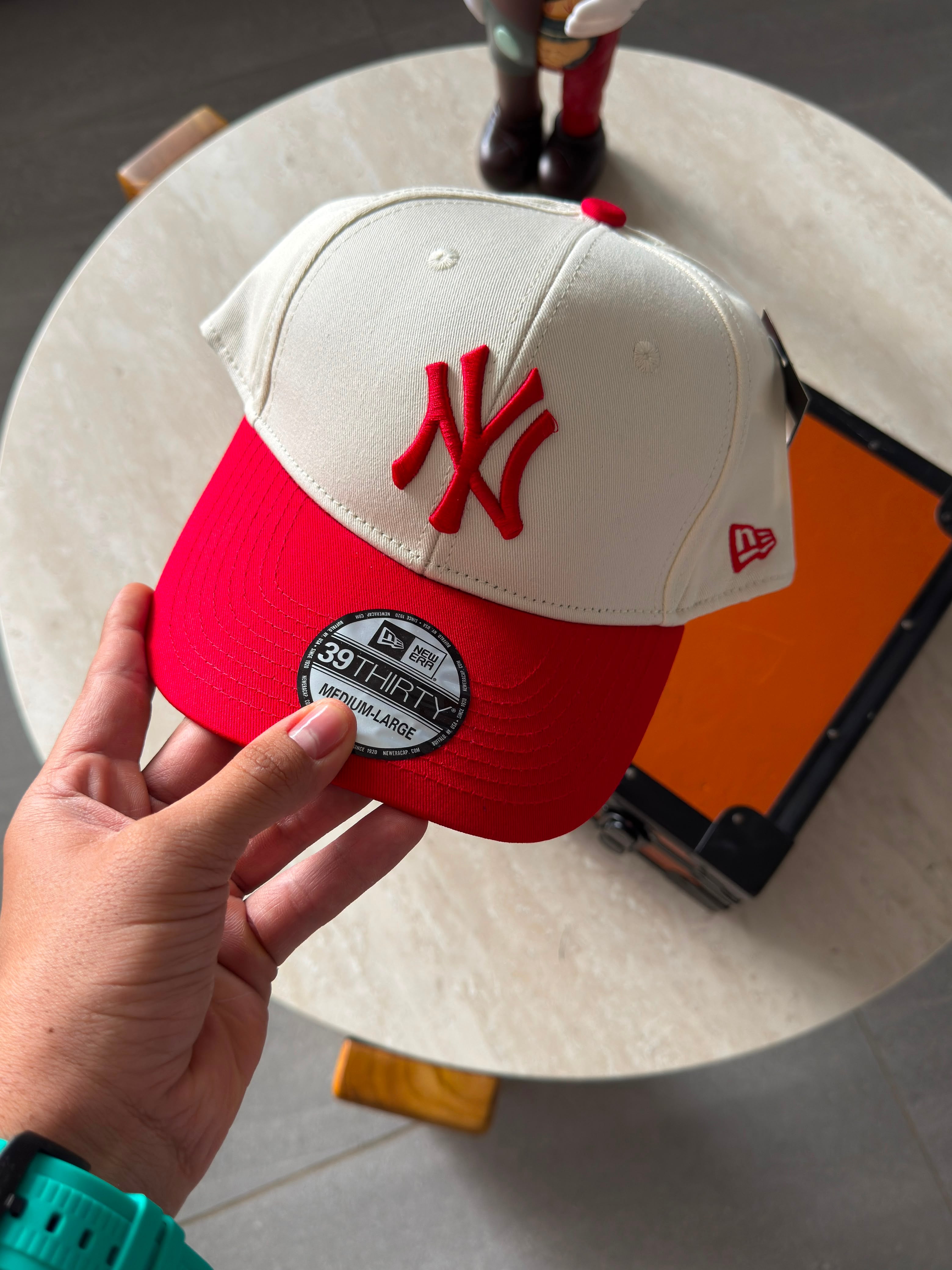 NEW ERA-BLANCA NY ROJO