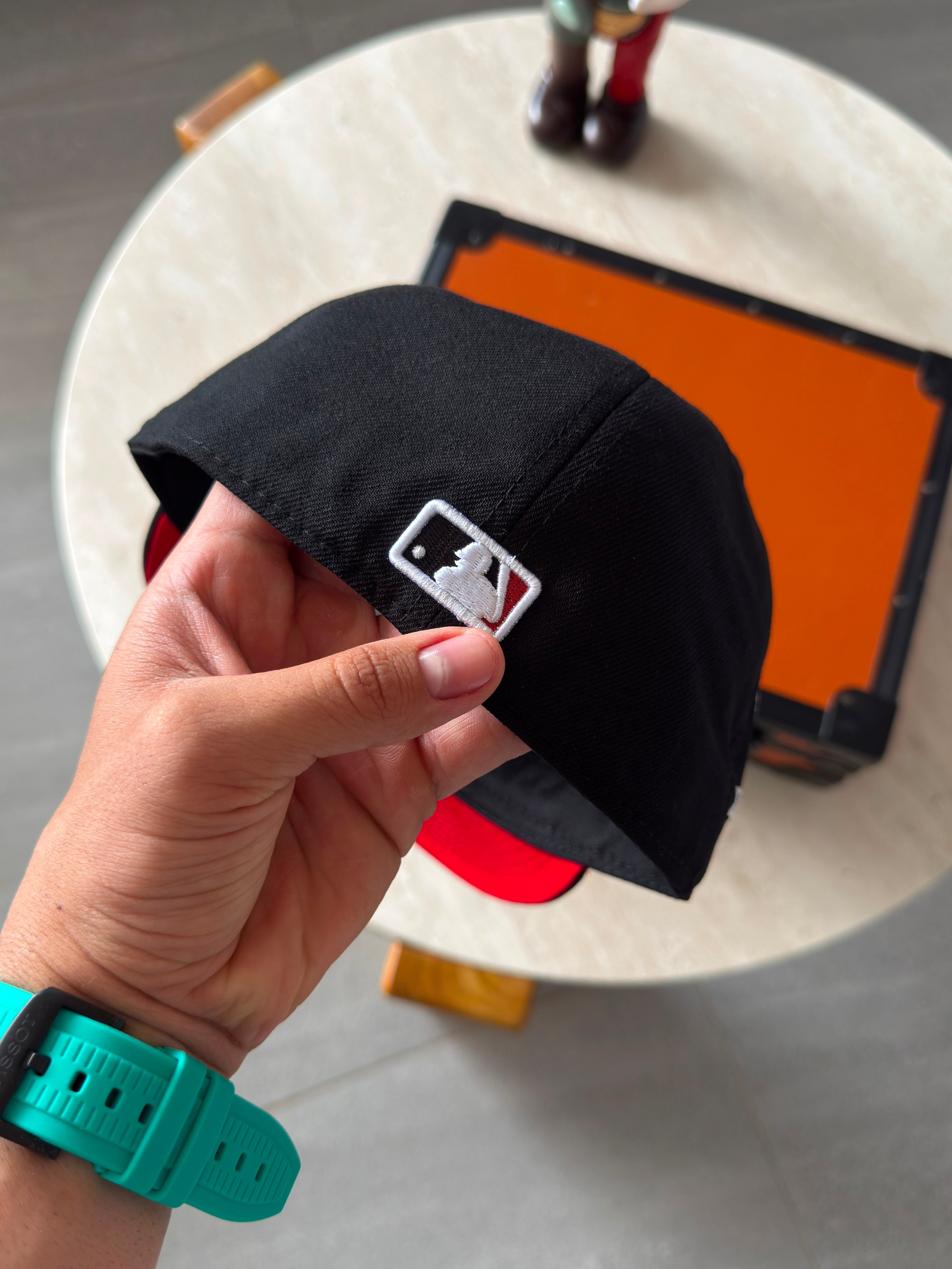 NEW ERA- BORDE ROJO TUBULAR