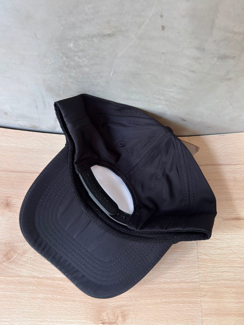 ESSENTIALS NEGRA