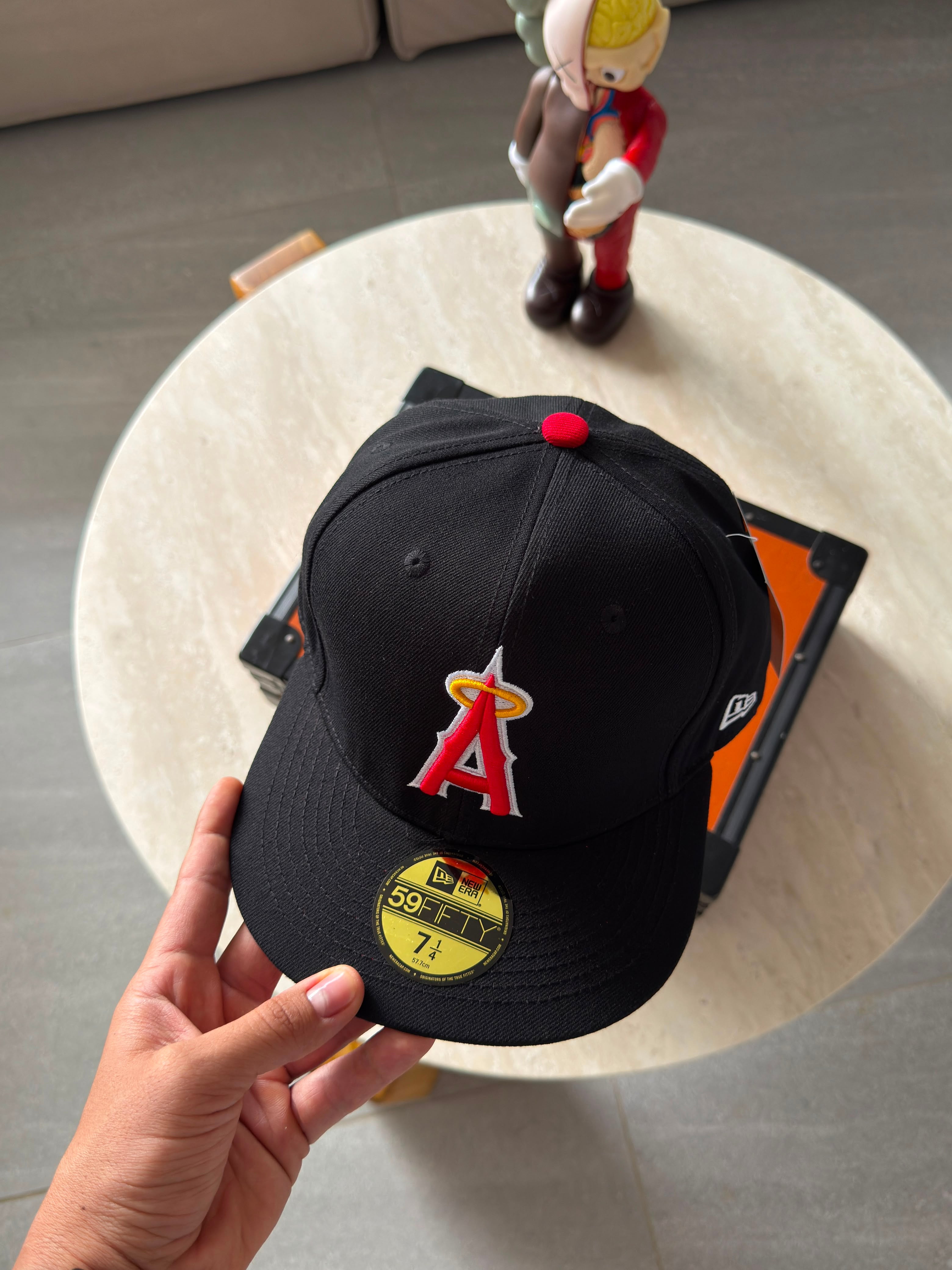 NEW ERA 59FIFTY NEGRA CON ROJO