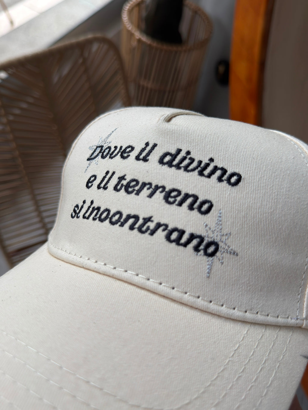 CLEMONT-  BEIGE LETRAS NEGRAS
