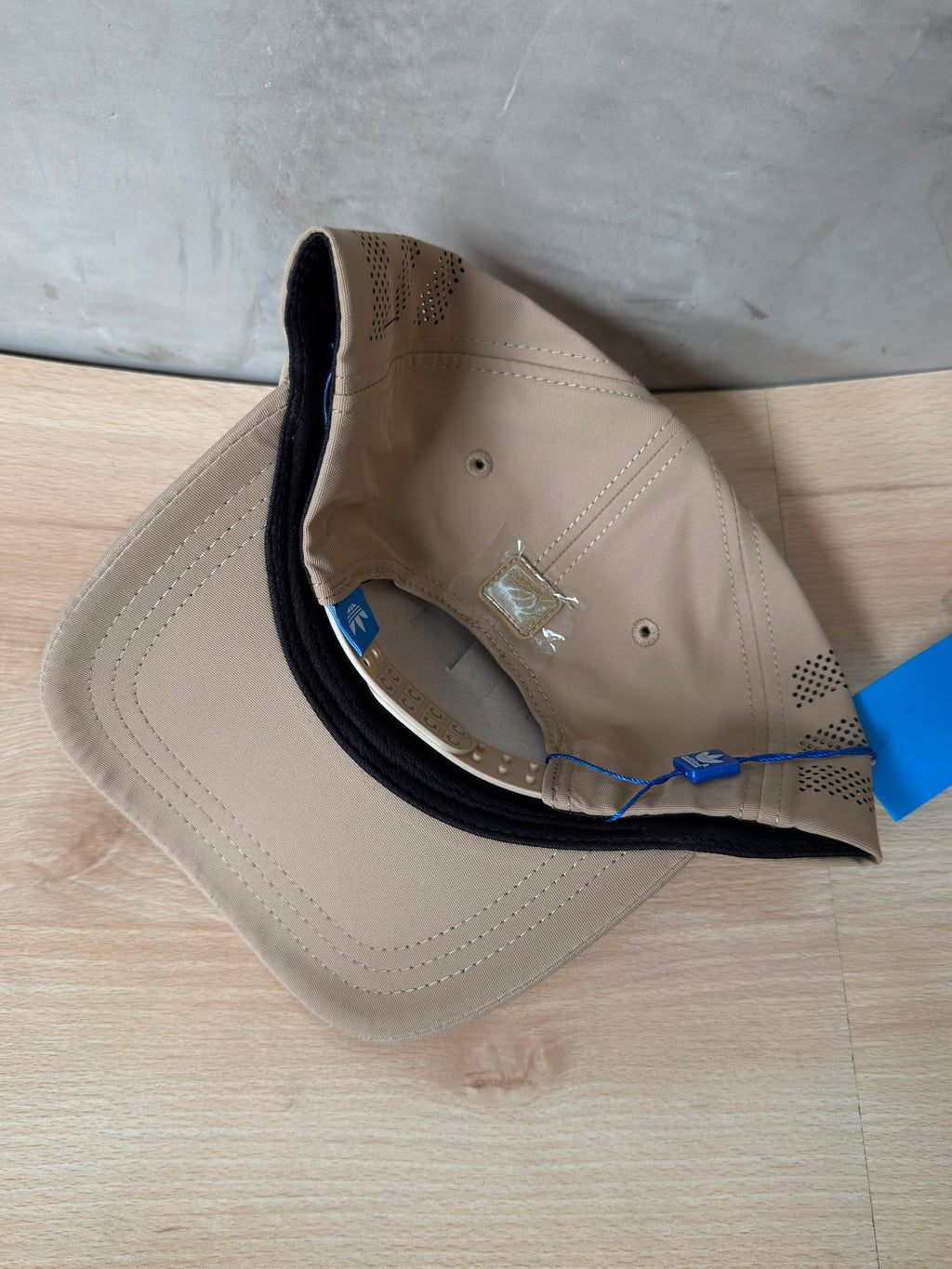 ADIDAS BEIGE LOGO ORIGINALS