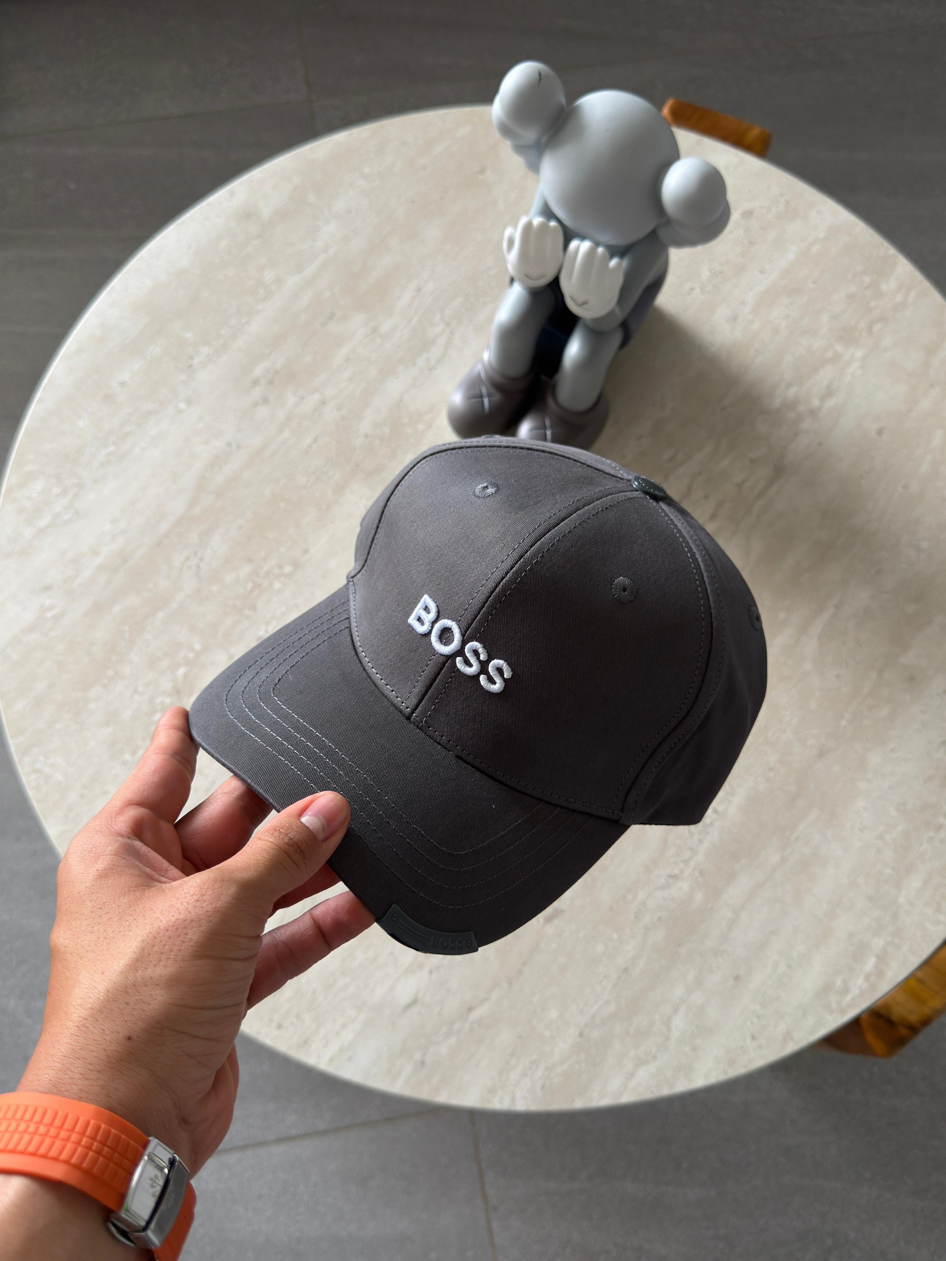 HUGO BOSS CLÁSICA GRIS