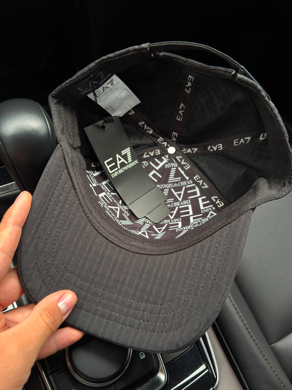 ARMANI CLÁSICA LOGO METALICO NEGRO