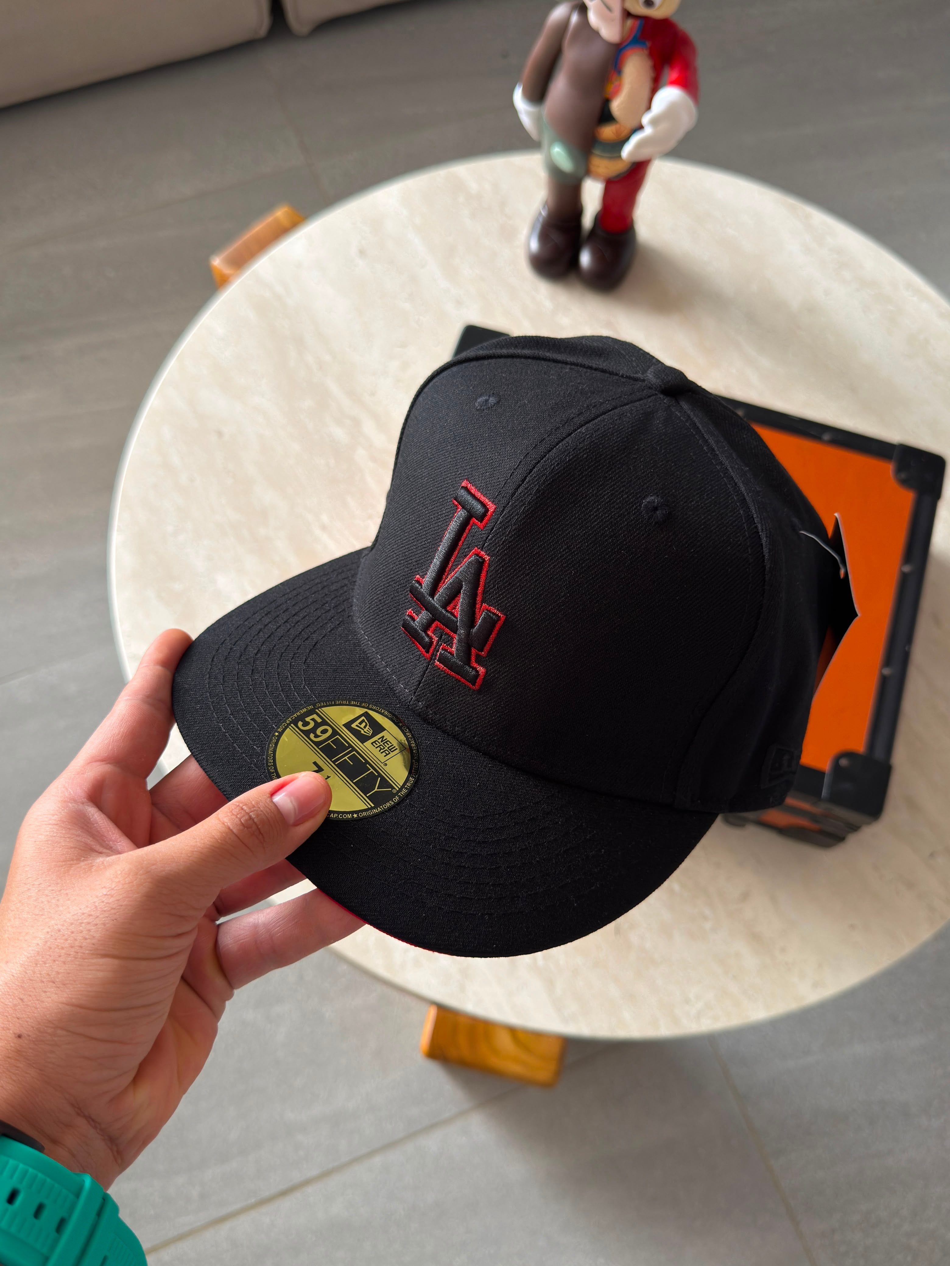 NEW ERA- BORDE ROJO TUBULAR
