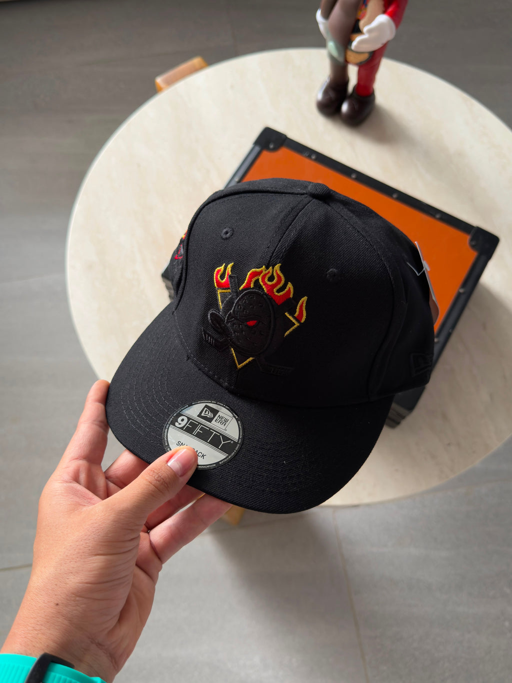 NEW ERA-NEGRO-BROCHE