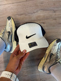 NIKE AERODINÁMICA BLANCA-MALLA NEGRA