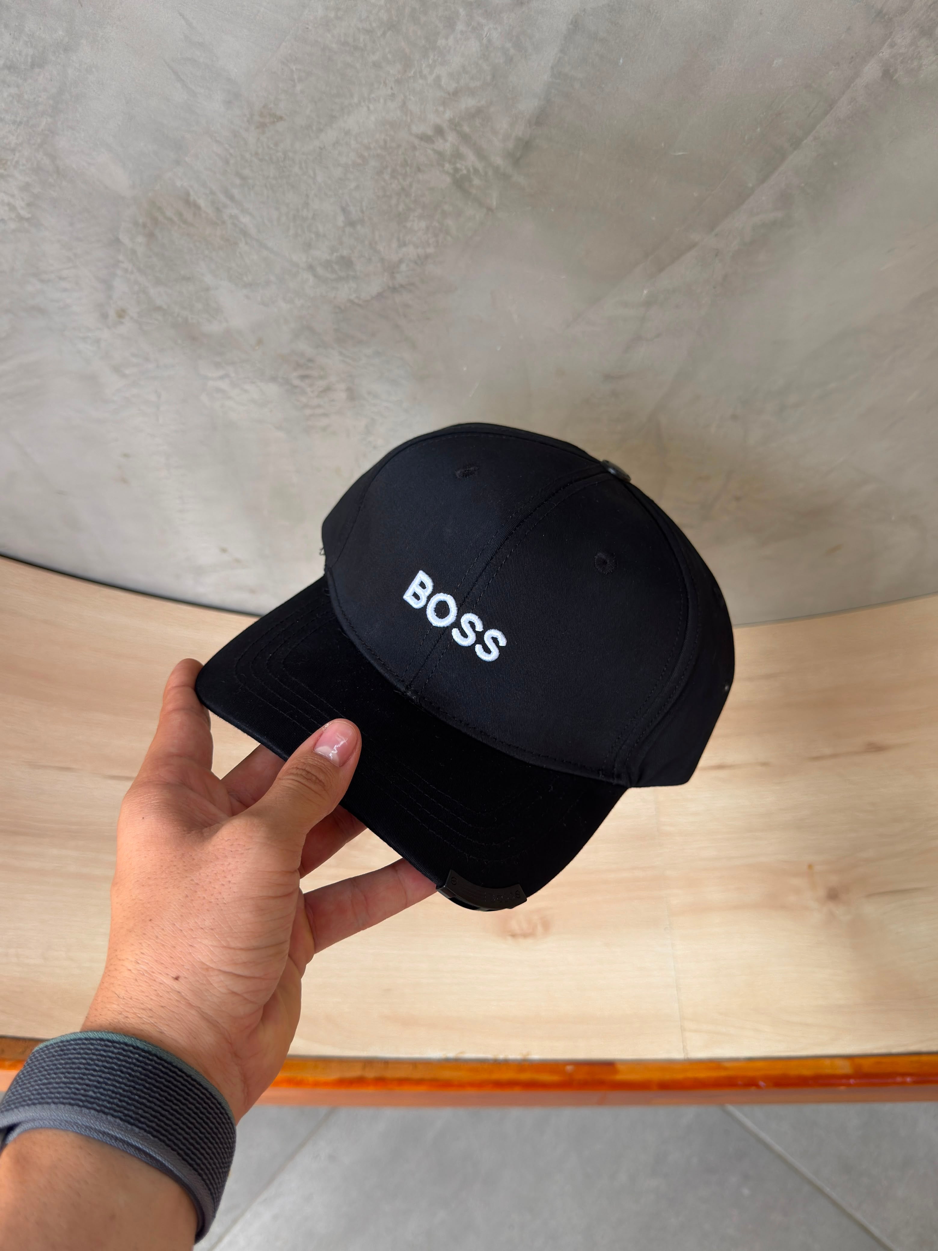 HUGO BOSS NEGRA CLÁSICA