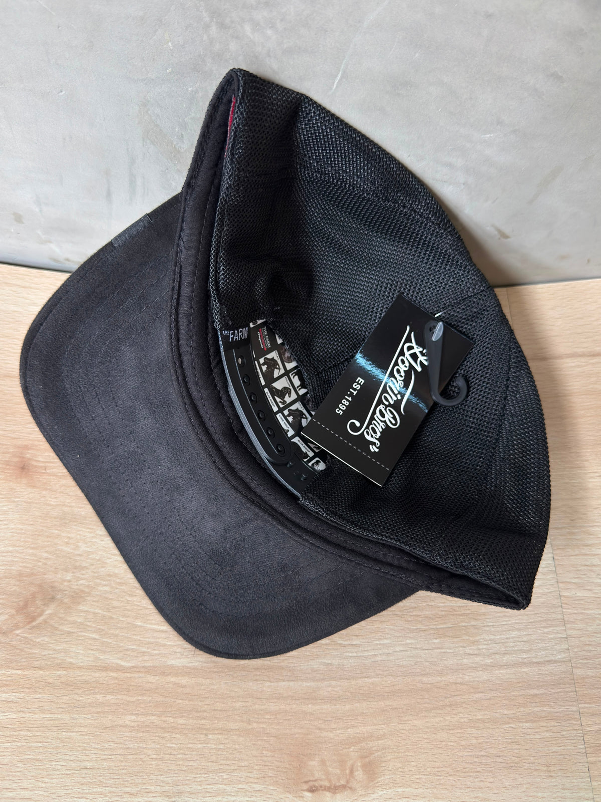 GOORIN PANTHER TODA NEGRA