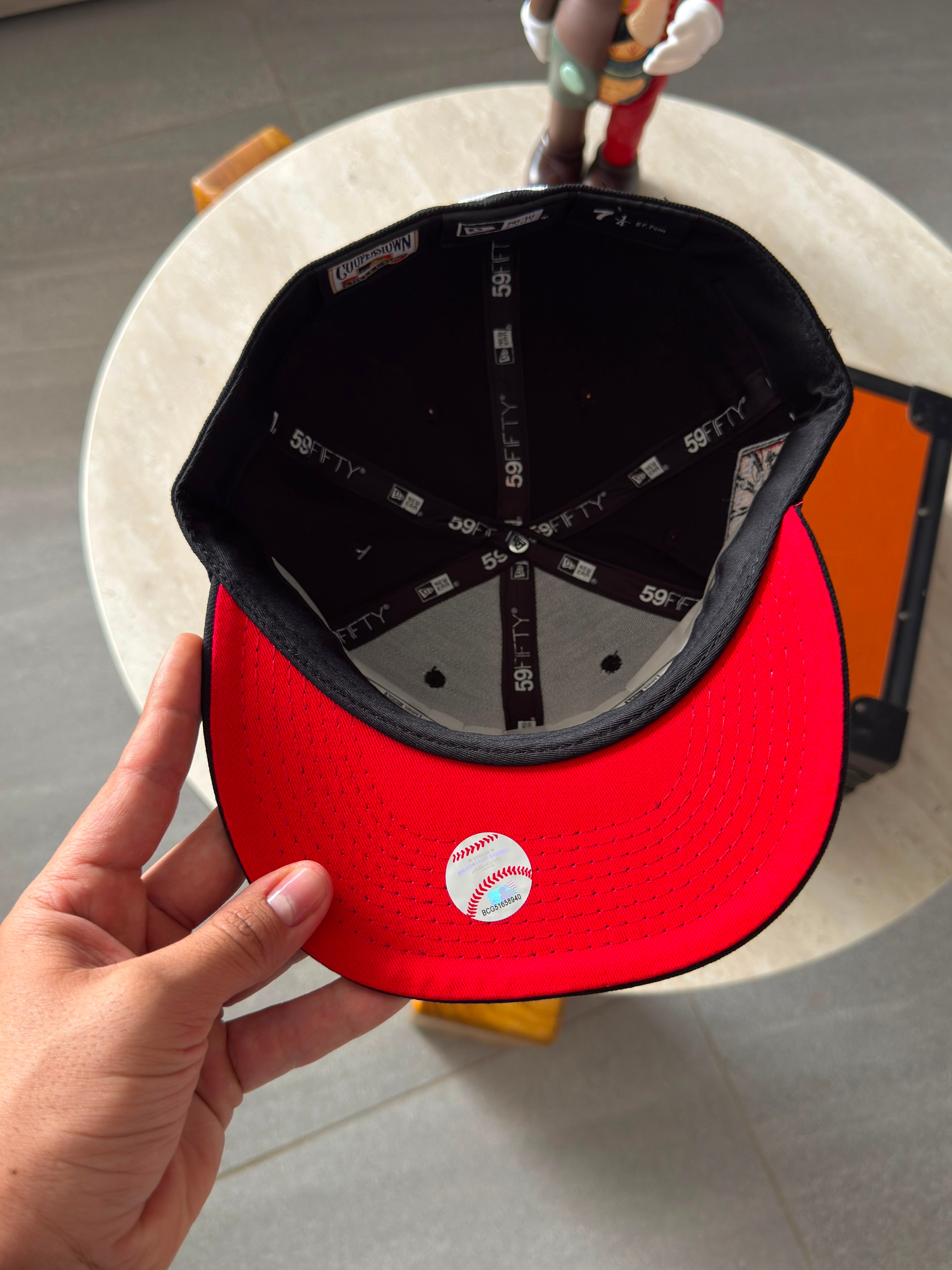 NEW ERA- BORDE ROJO TUBULAR