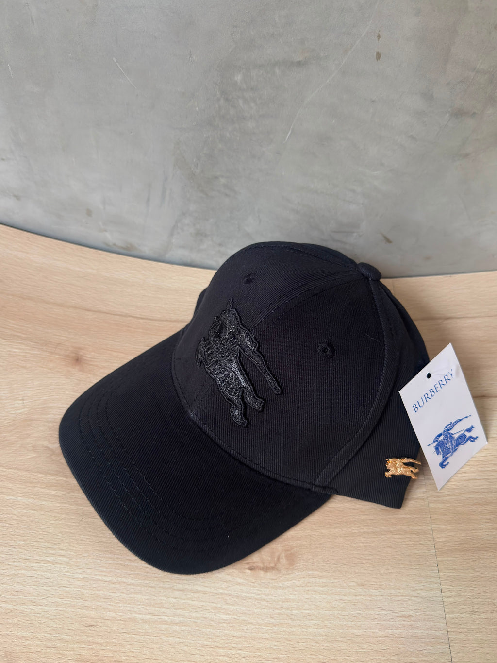 BURBERRY BLACK KNIGHT