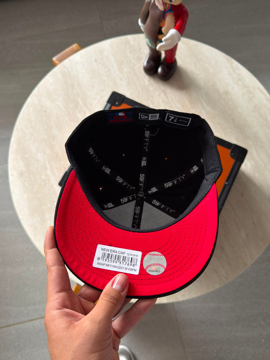 NEW ERA 59FIFTY NEGRA CON ROJO