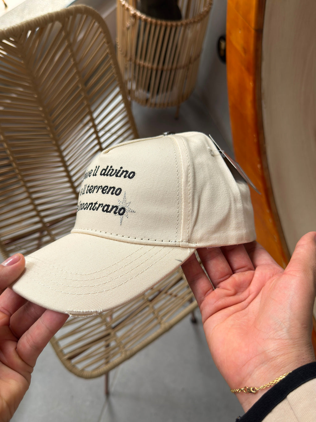 CLEMONT-  BEIGE LETRAS NEGRAS