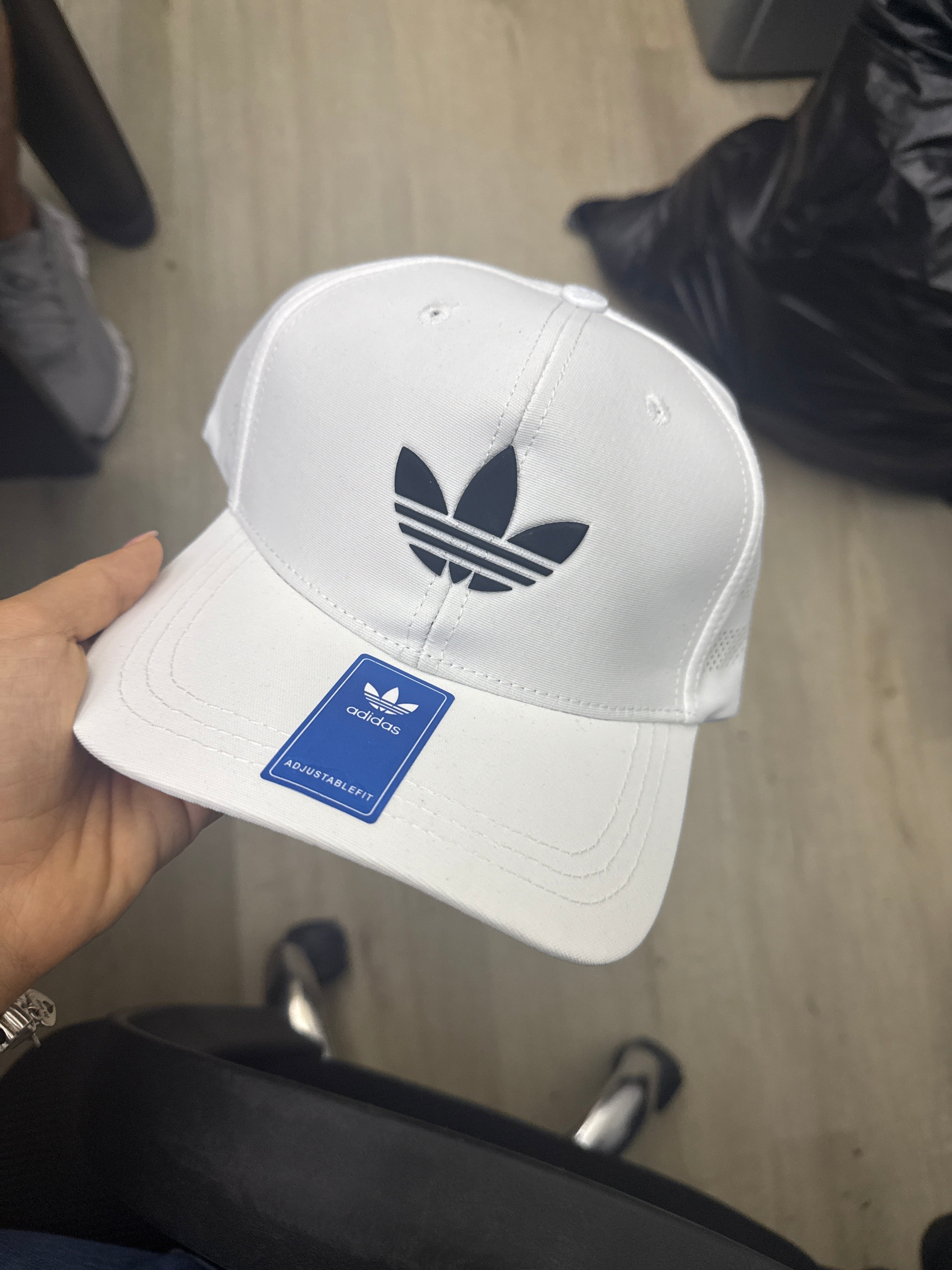 ADIDAS BLANCA CON NEGRO CLÁSICA