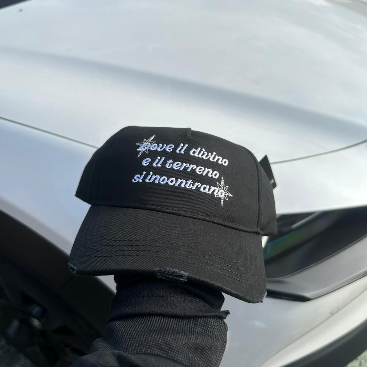 Gorra Clemont Negra Logo Rojo