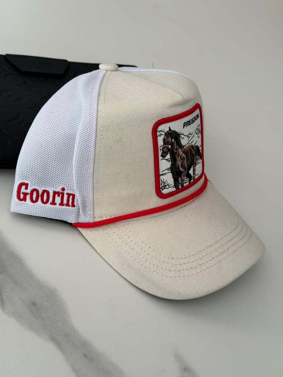Gorra Freedom - Crema con rojo