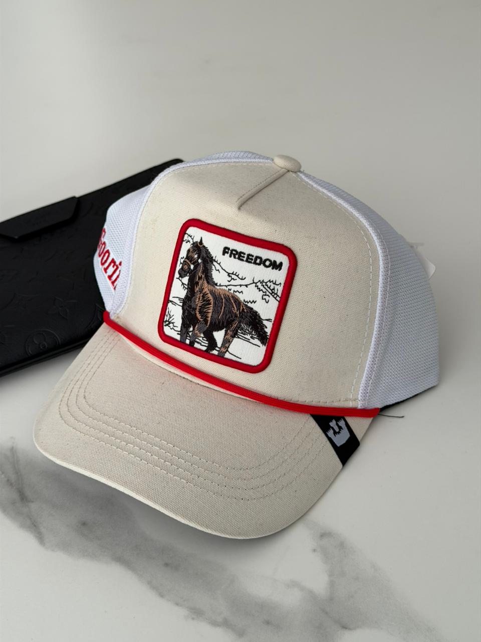 Gorra Freedom - Crema con rojo