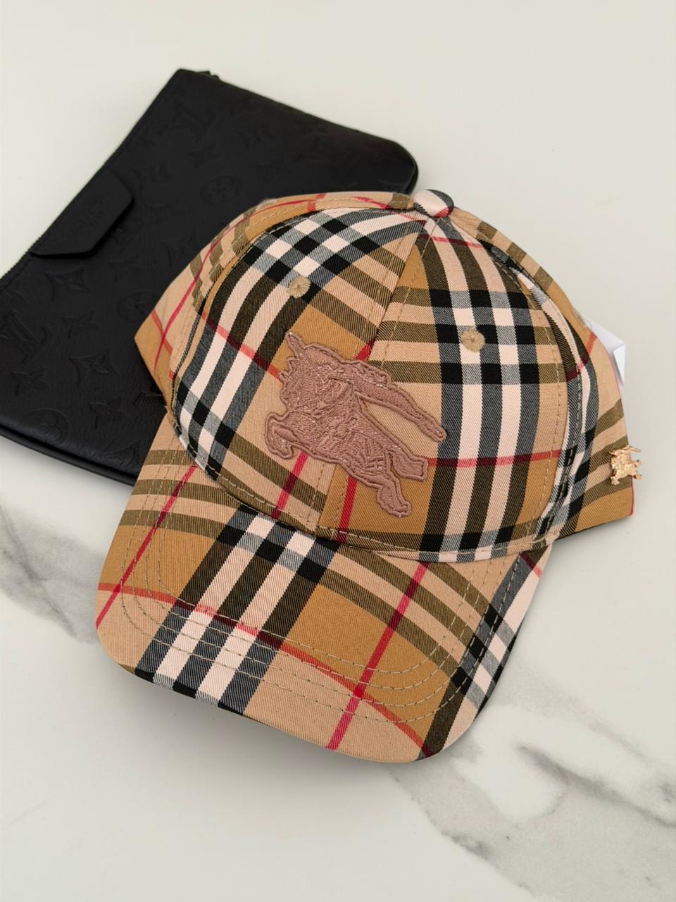 Gorra Burberry - Gucci