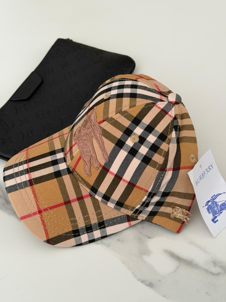 Gorra Burberry - Gucci