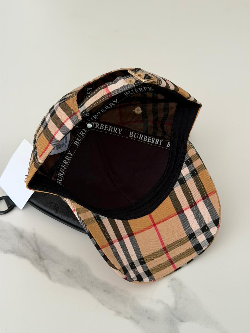 Gorra Burberry - Gucci