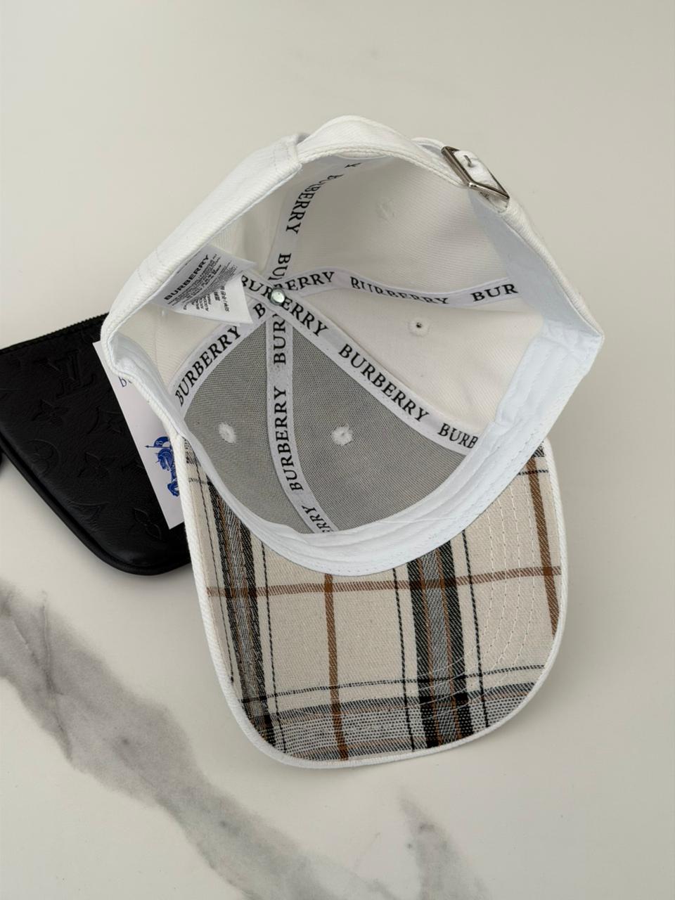 Gorra Burberry - Blanca