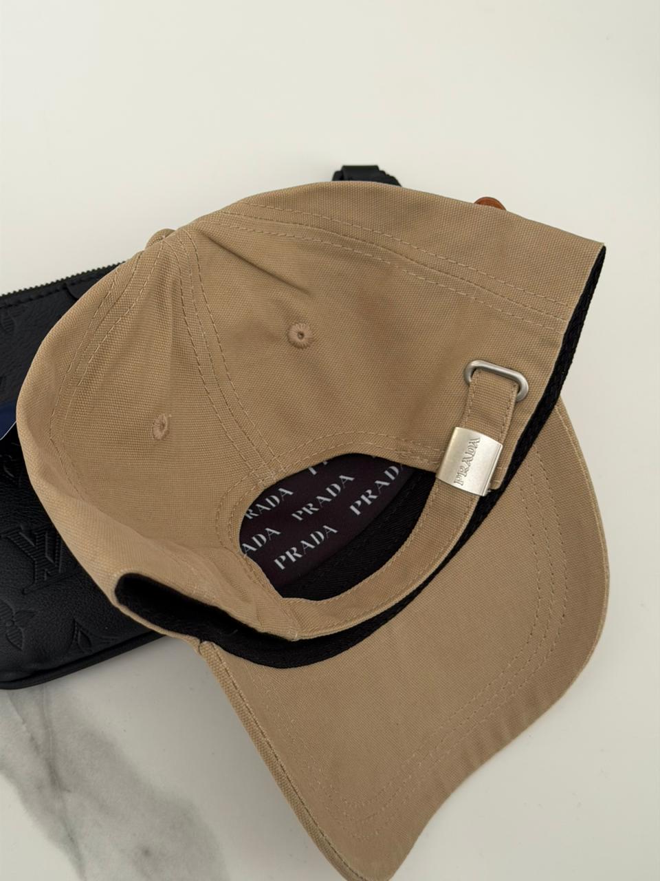 Gorra Prada - Cafe claro