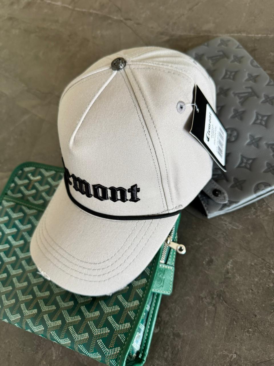 Gorra Clemont Gris Con Detalles Negros