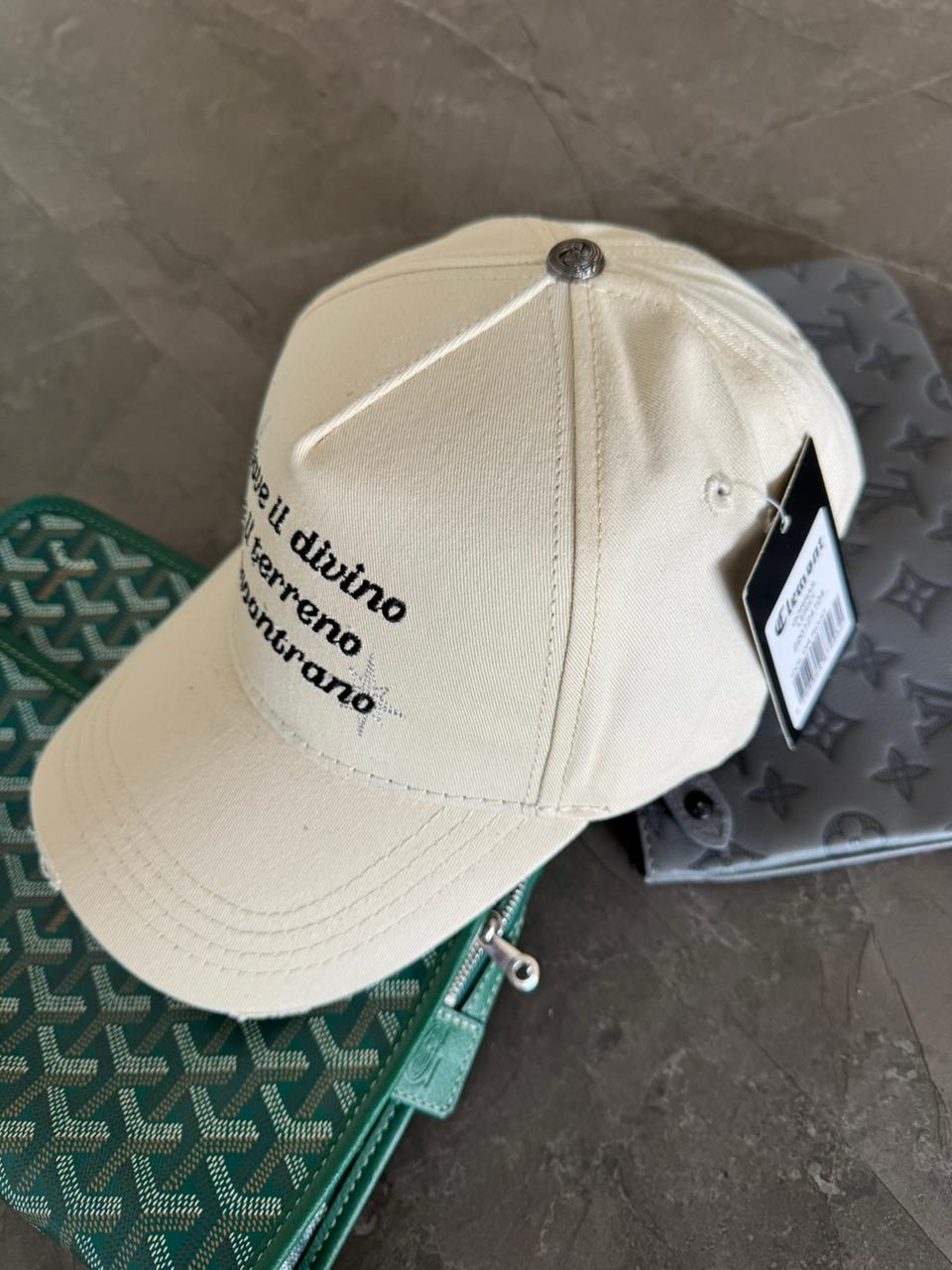 CLEMONT-  BEIGE LETRAS NEGRAS