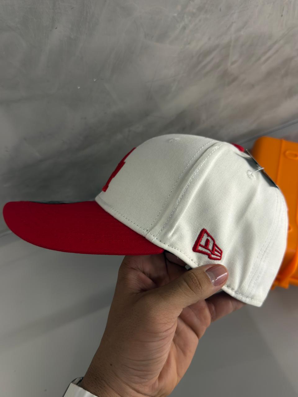 NEW ERA-LA BLANCO ROJO