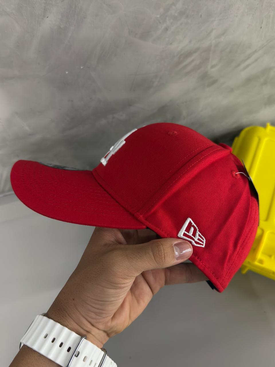 NEW ERA-LA ROJA