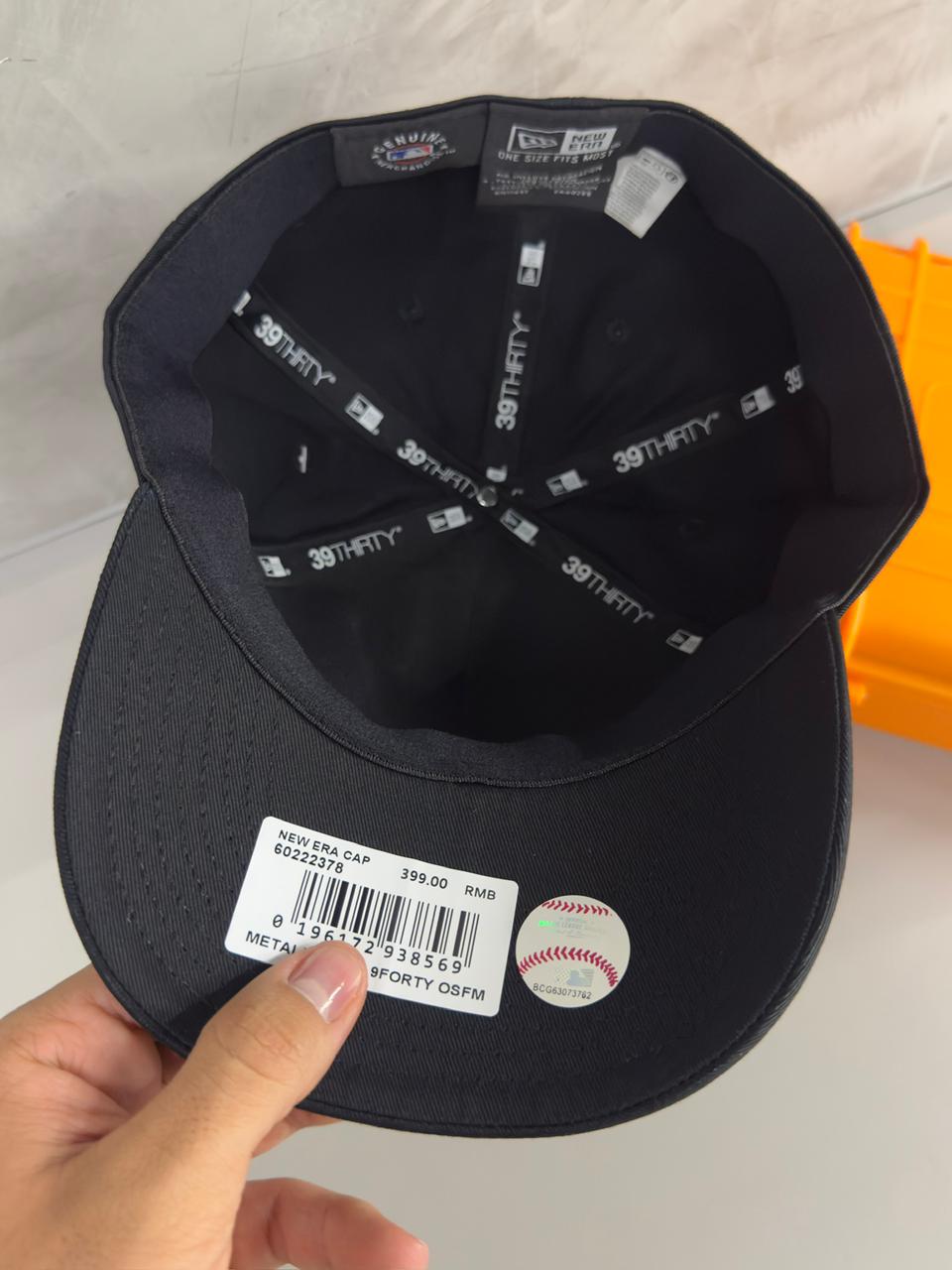 NEW ERA- NEGRA A´s BLANCA
