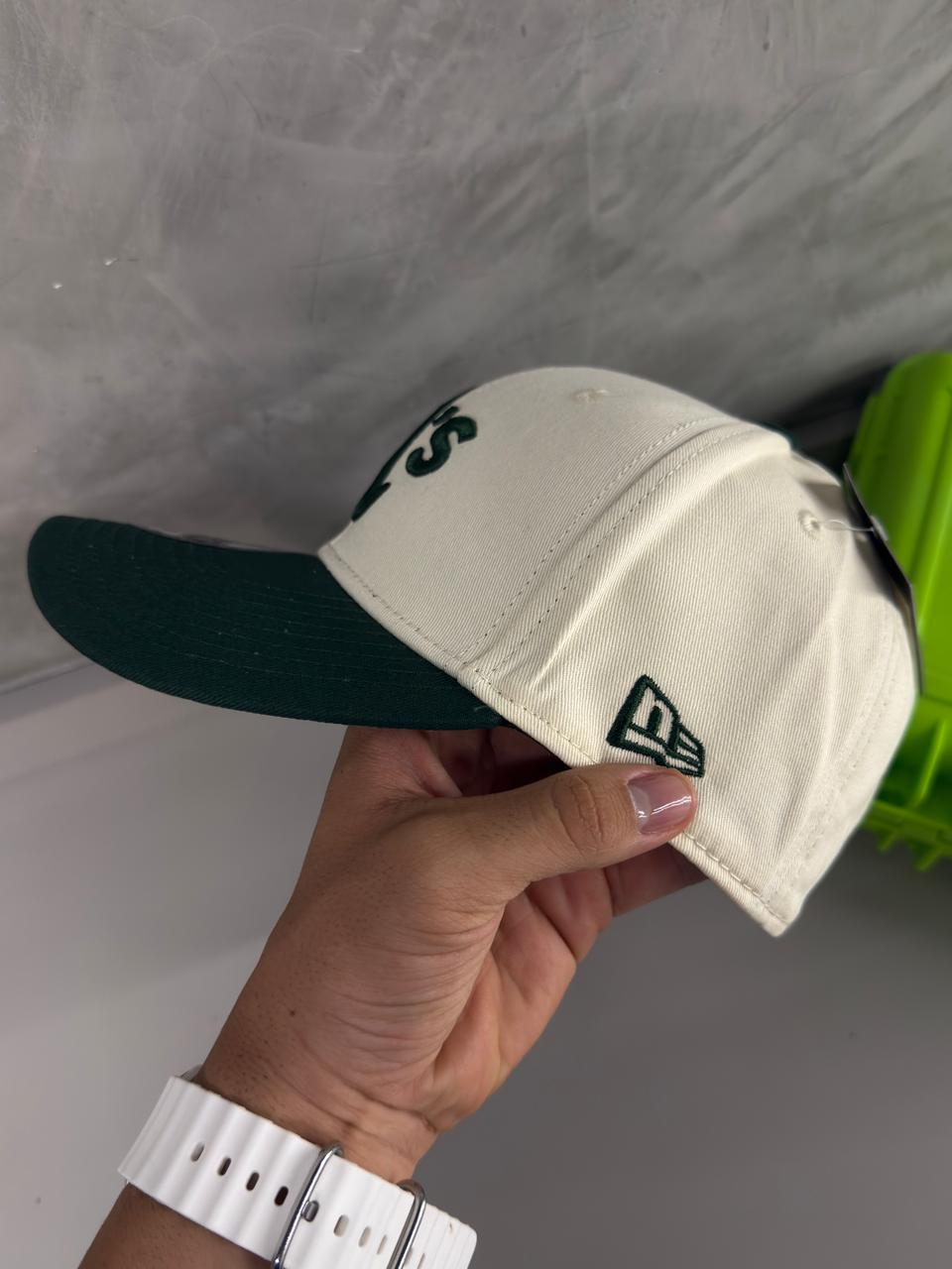 NEW ERA-BLANCA A´s VERDE