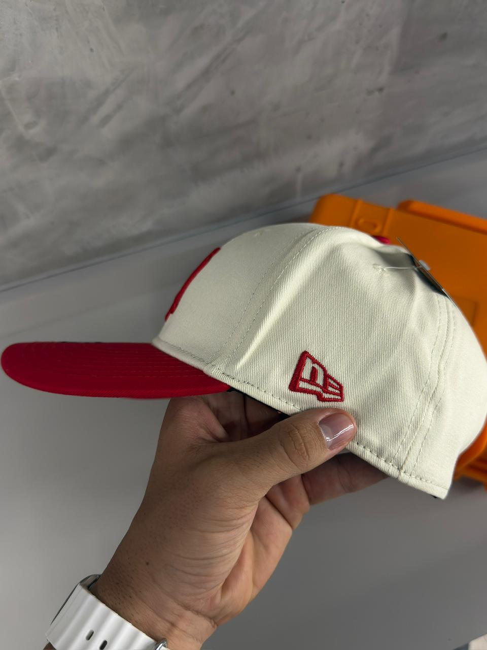 NEW ERA-BLANCA NY ROJO