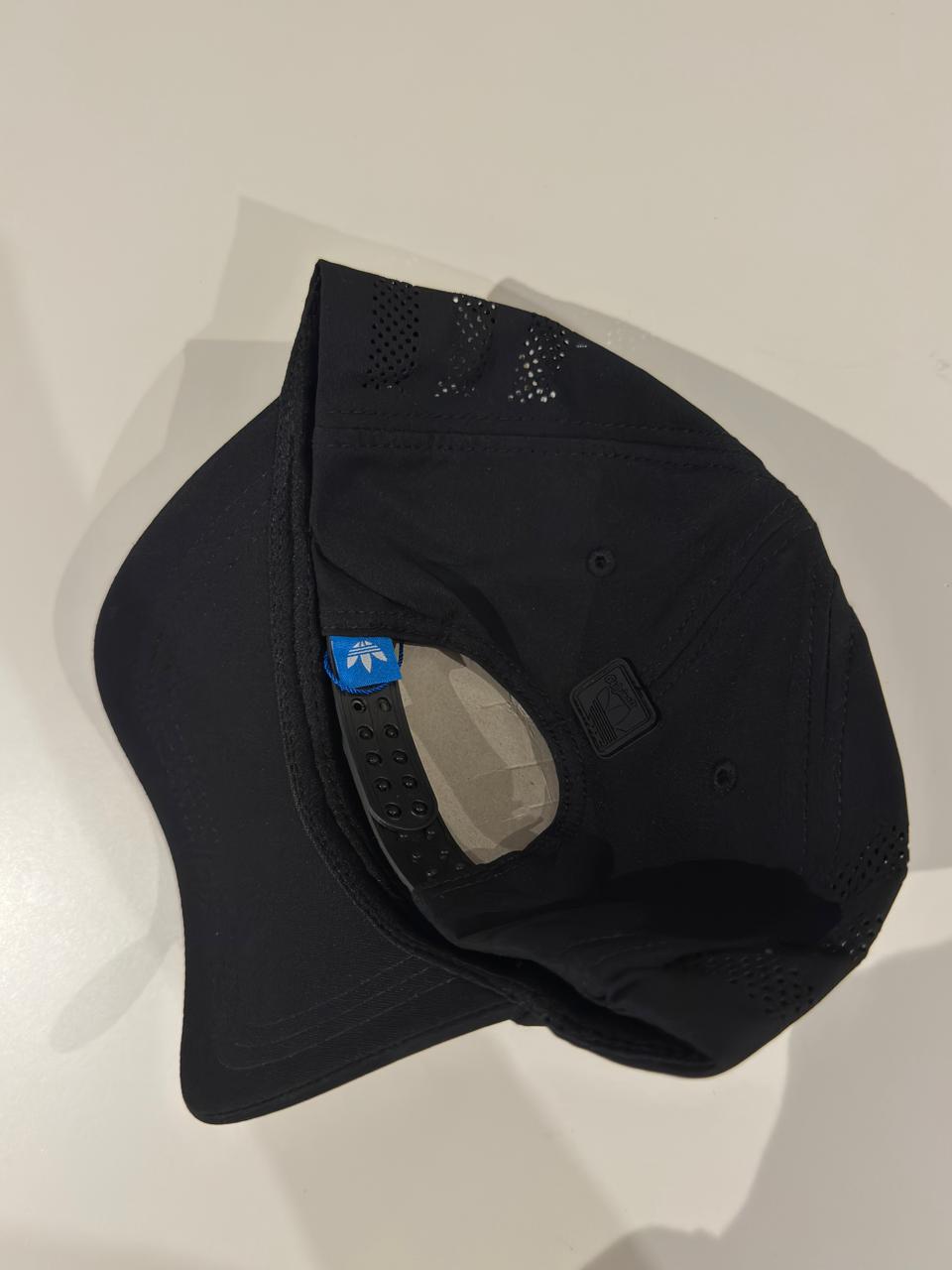 ADIDAS NEGRA LOGO ORIGINALS