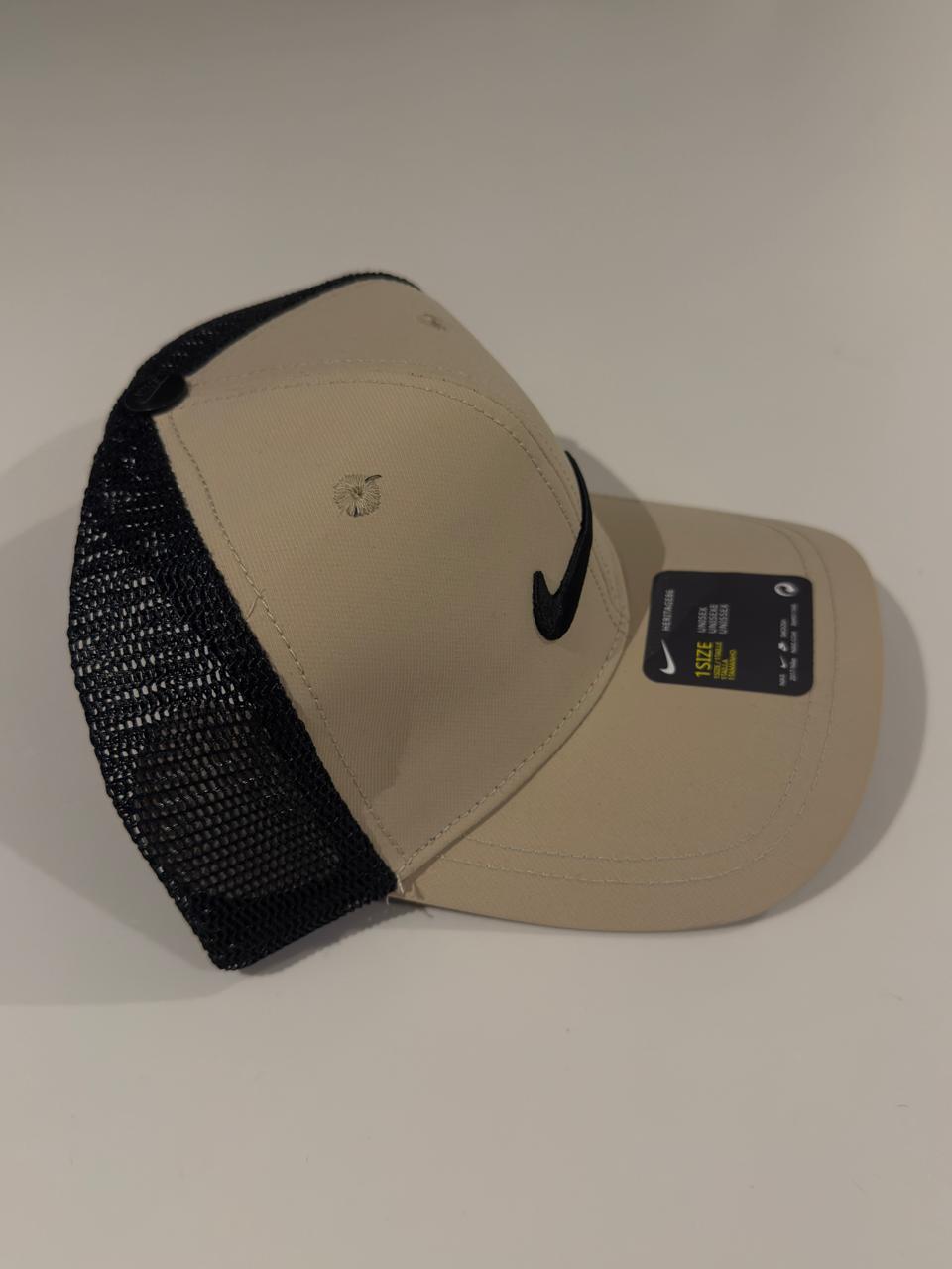 NIKE AERODINÁMICA BEIGE