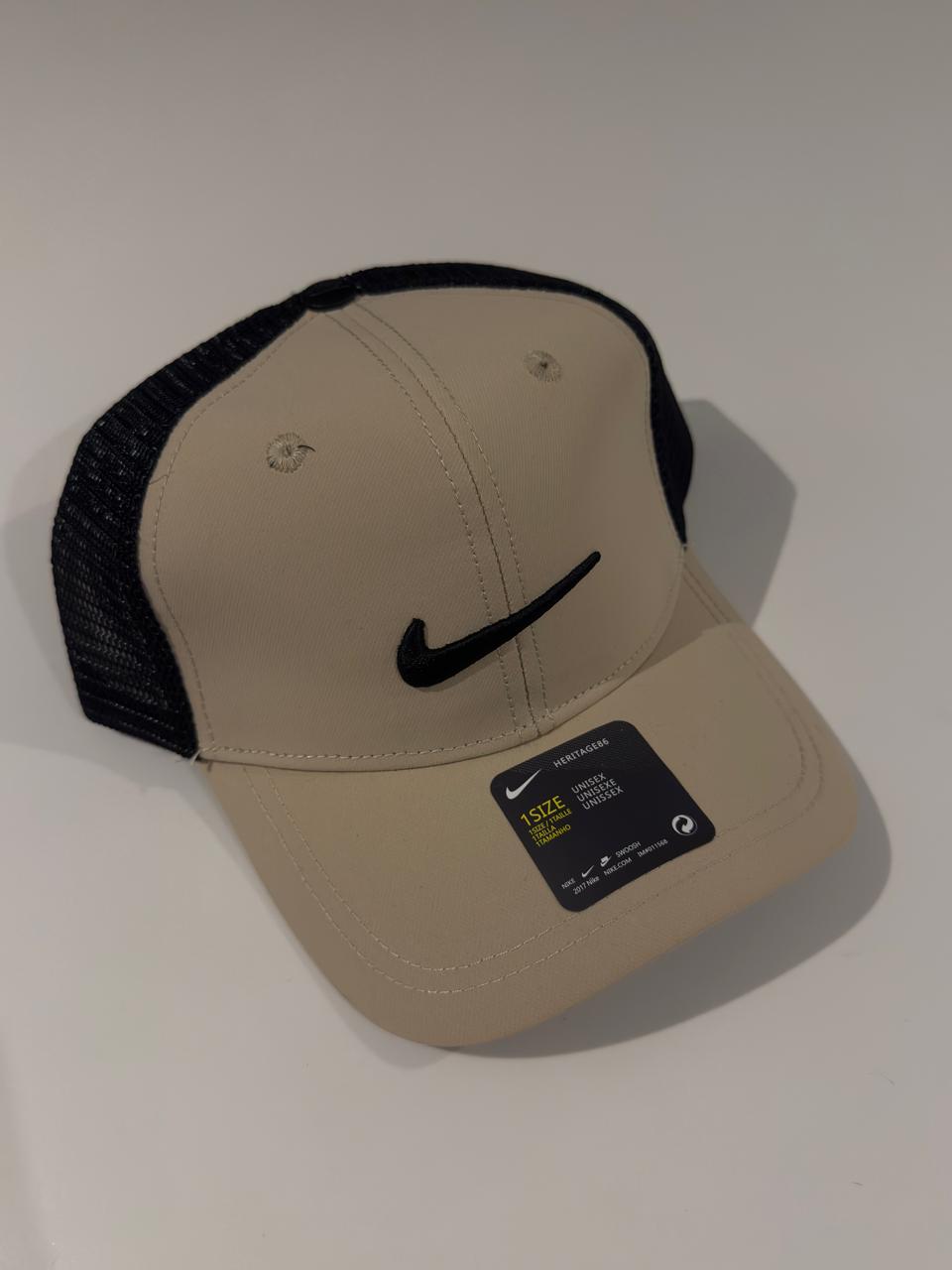 NIKE AERODINÁMICA BEIGE