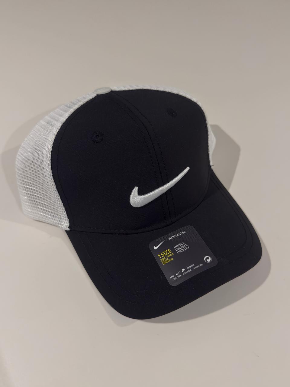 NIKE AERODINÁMICA NEGRA